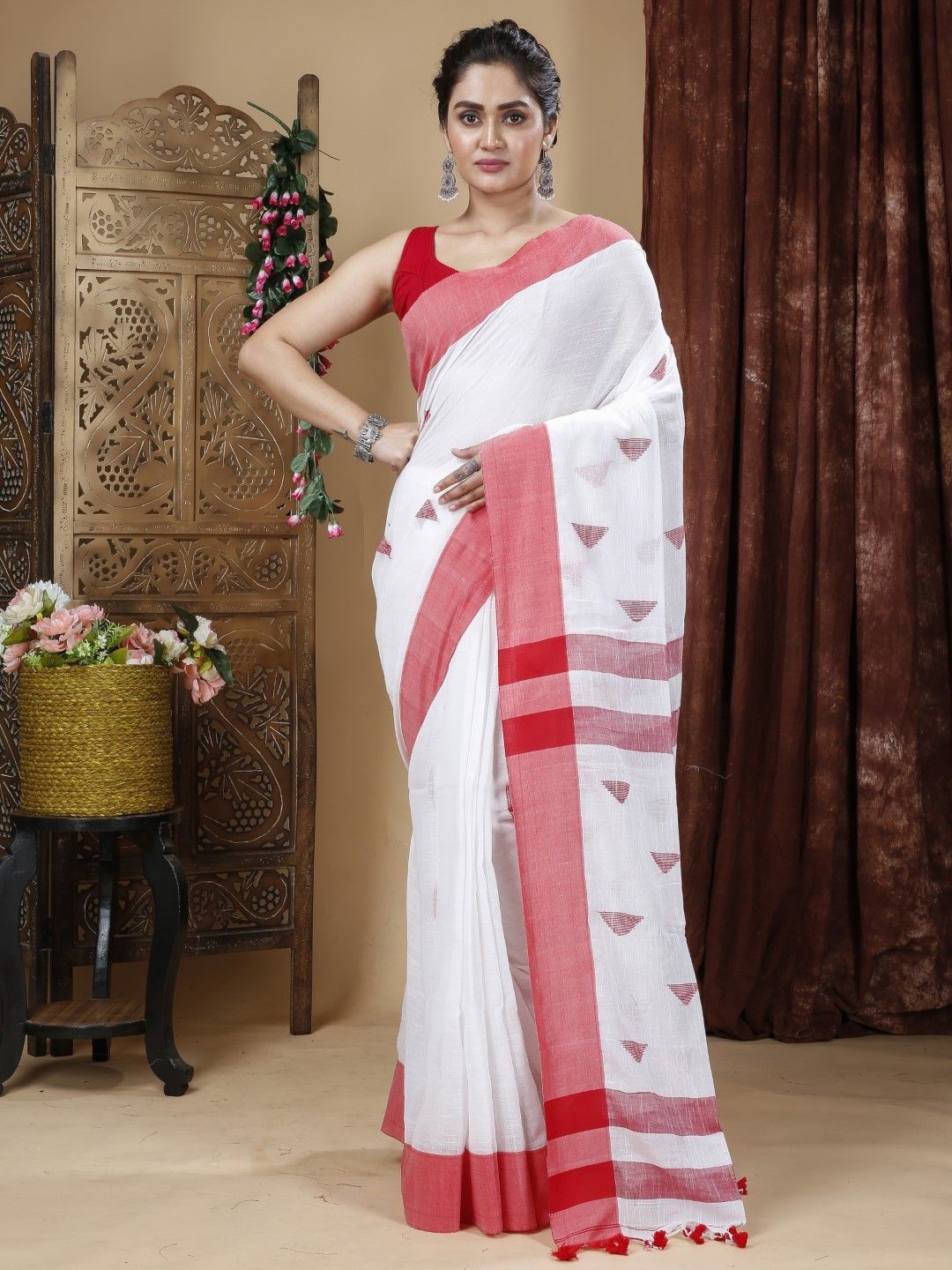 

Bong ButiQ Woven Design Pure Cotton Khadi Saree, White