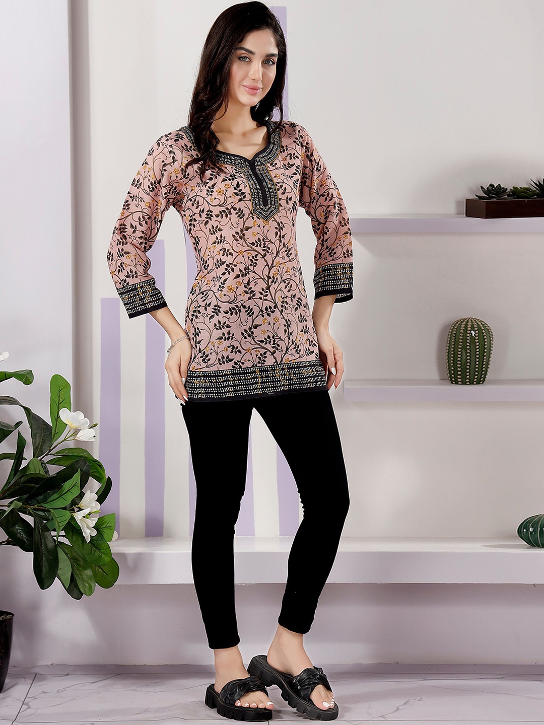

keshubaba V Neck Floral Printed Straight Kurta, Peach