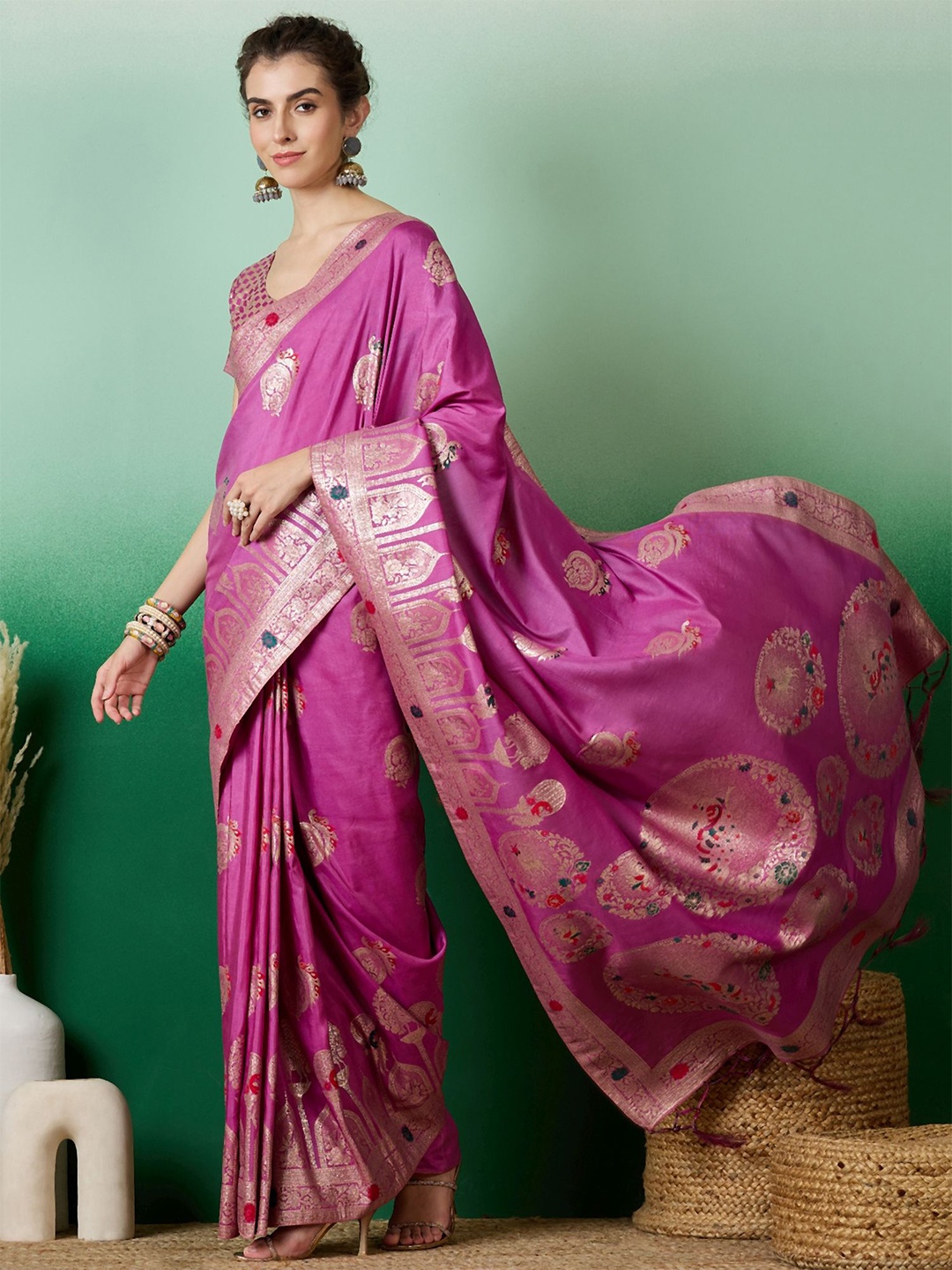 

SHADOW & SAINING Woven Design Zari Banarasi Saree, Lavender