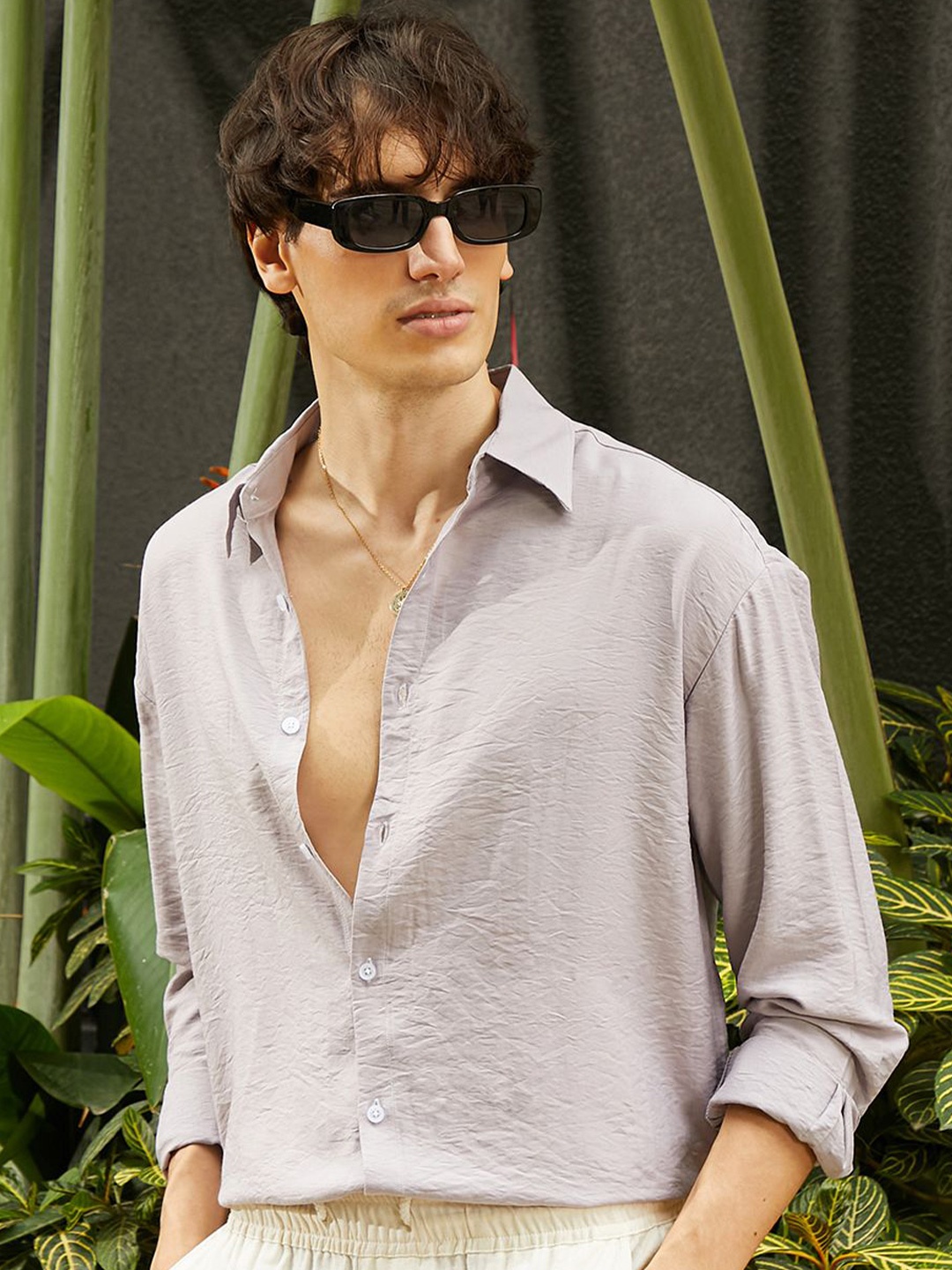 

Campus Sutra Men Comfort Spread Collar Solid Casual Shirt, Purple
