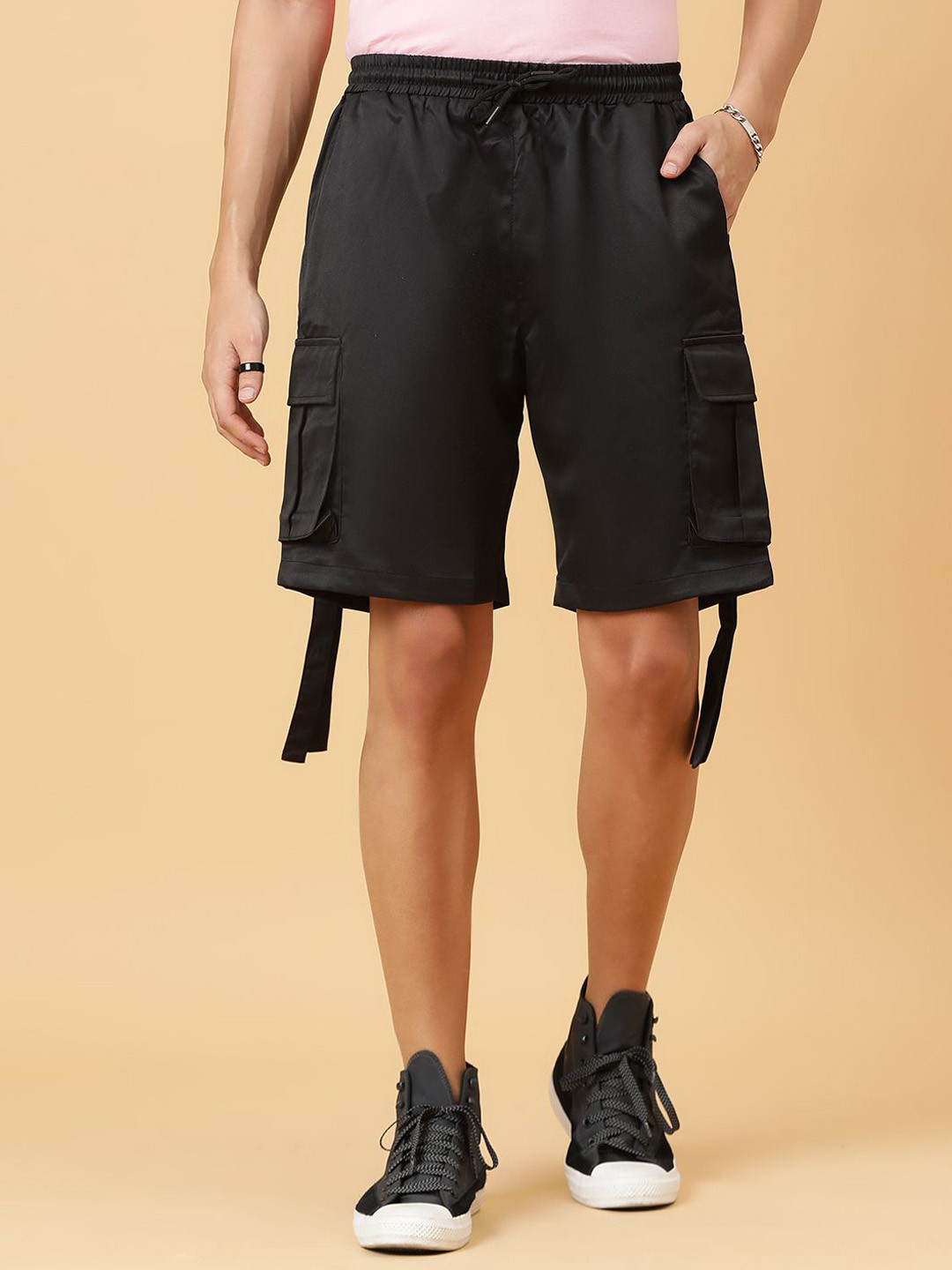 

Kotty Men Low-Rise Cargo Shorts, Black