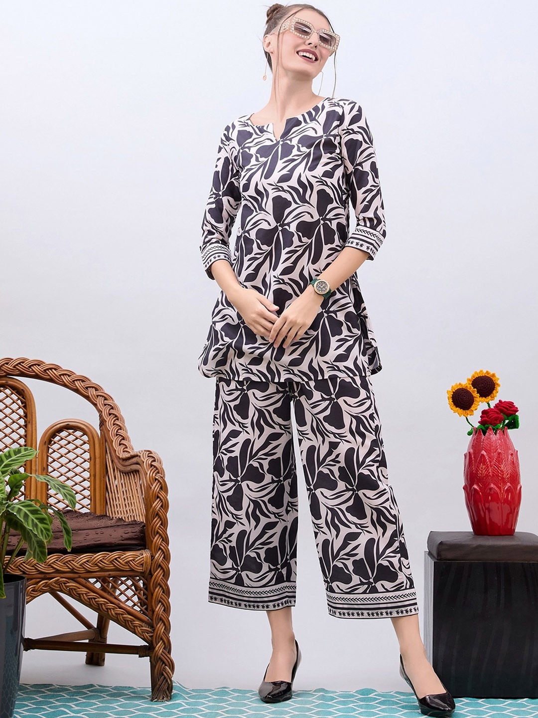 

Amarasha Printed Top With Trousers, Blue