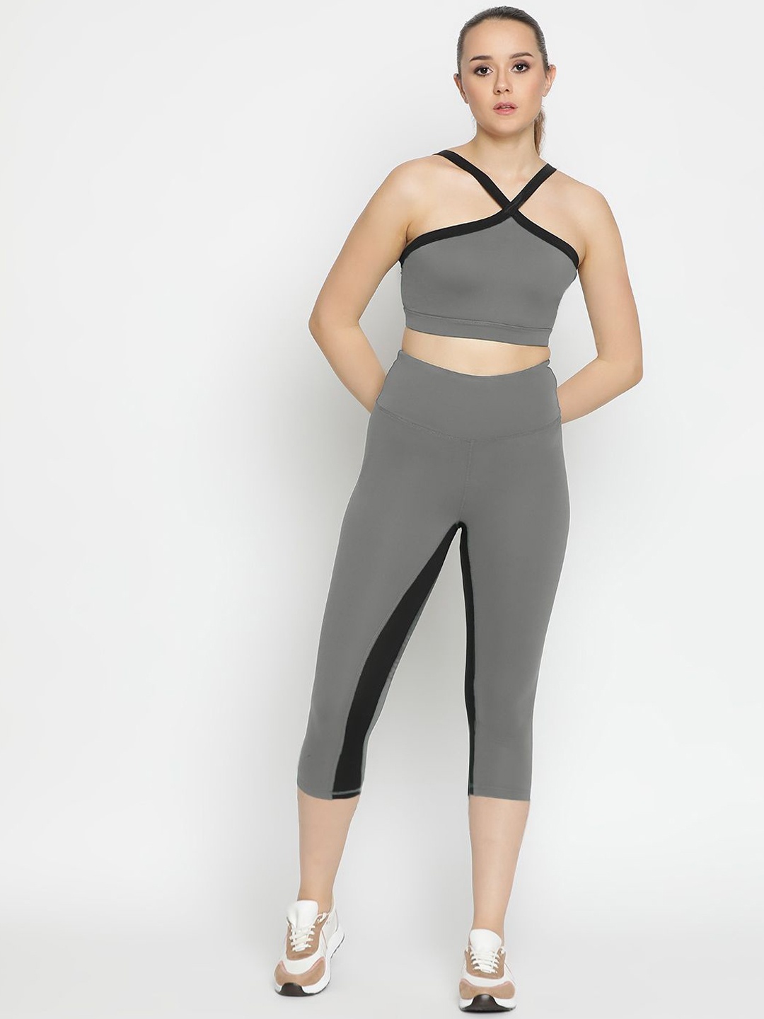 

Wearjukebox Colourblocked Bra With Leggings, Grey