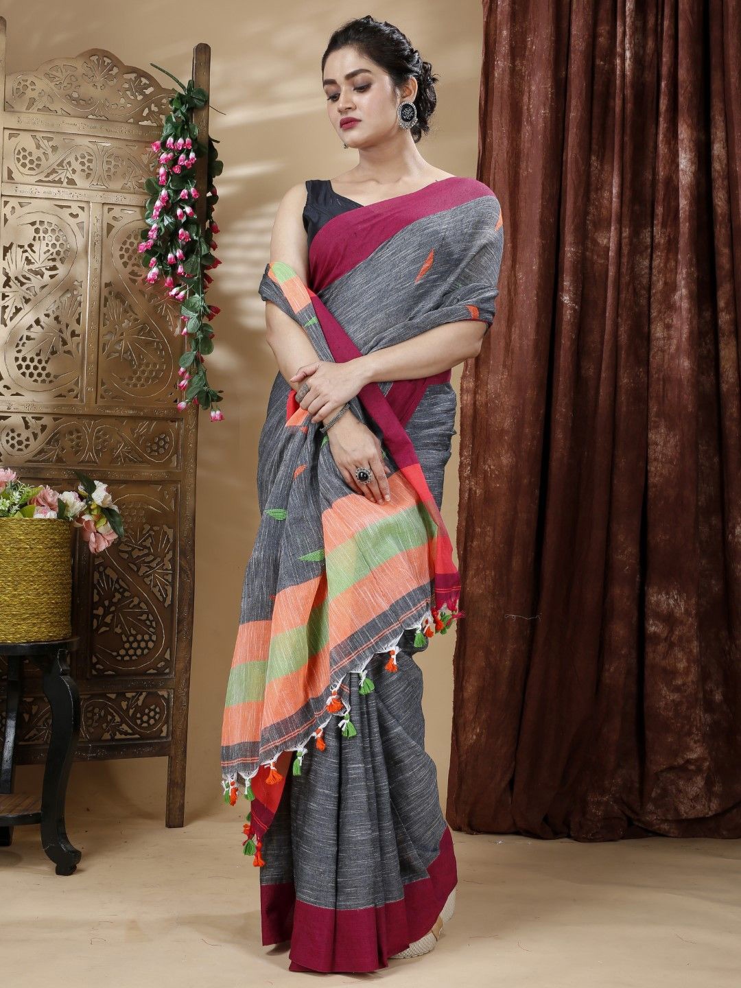 

Bong ButiQ Woven Design Pure Cotton Khadi Saree, Grey