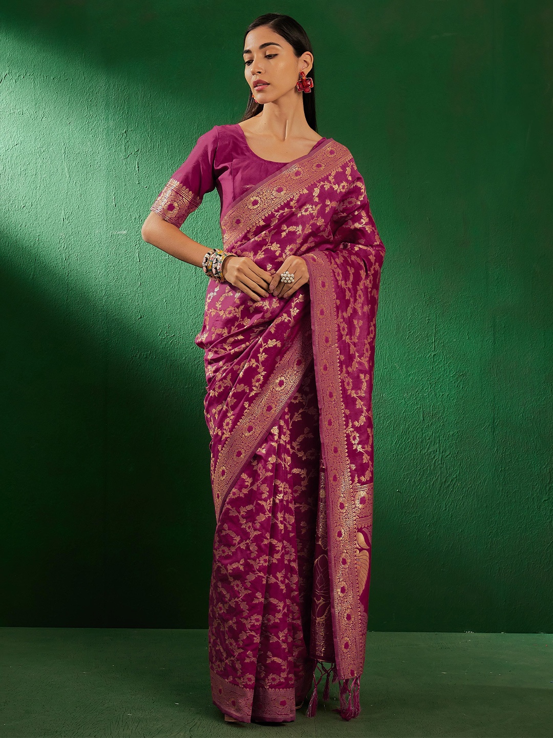 

SHADOW & SAINING Woven Design Zari Banarasi Saree, Burgundy