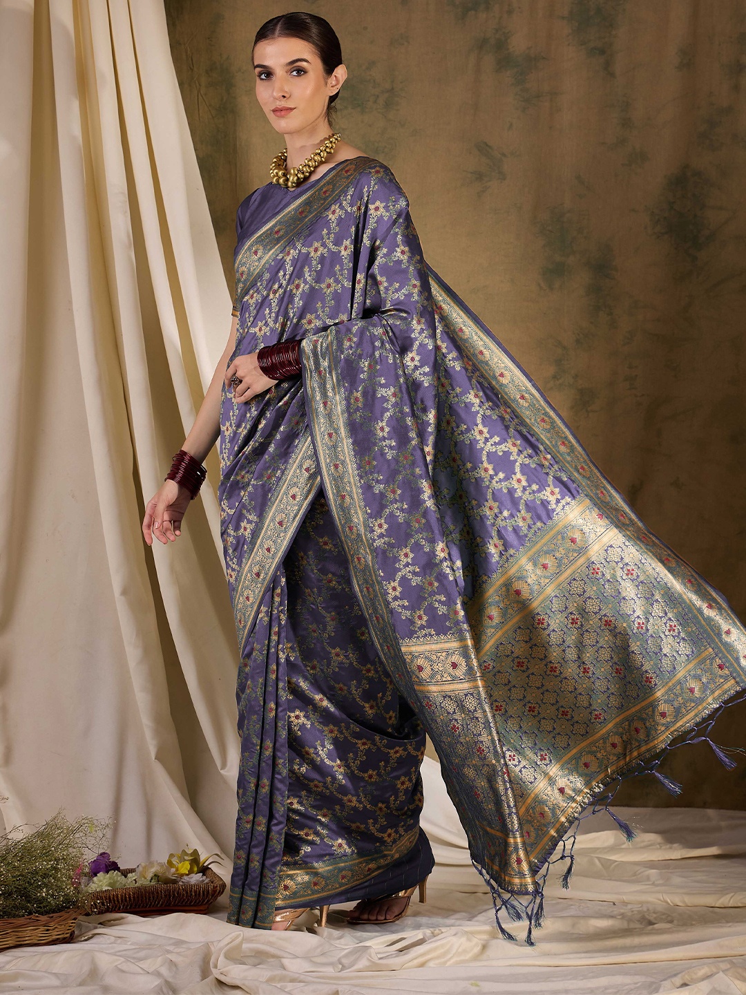 

SHADOW & SAINING Woven Design Kanjeevaram Saree, Lavender
