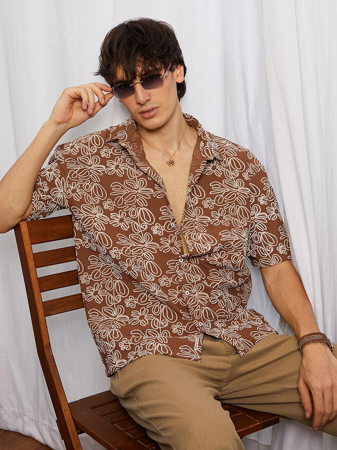 

Campus Sutra Men Comfort Spread Collar Floral Printed Polycotton Oversized Casual Shirt, Brown