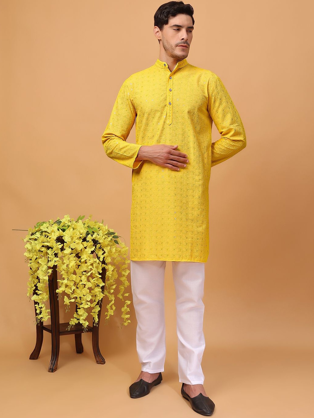 

Hangup Geometric Embroidered Sequinned Mandarin Collar Straight Kurta with Pyjamas, Yellow