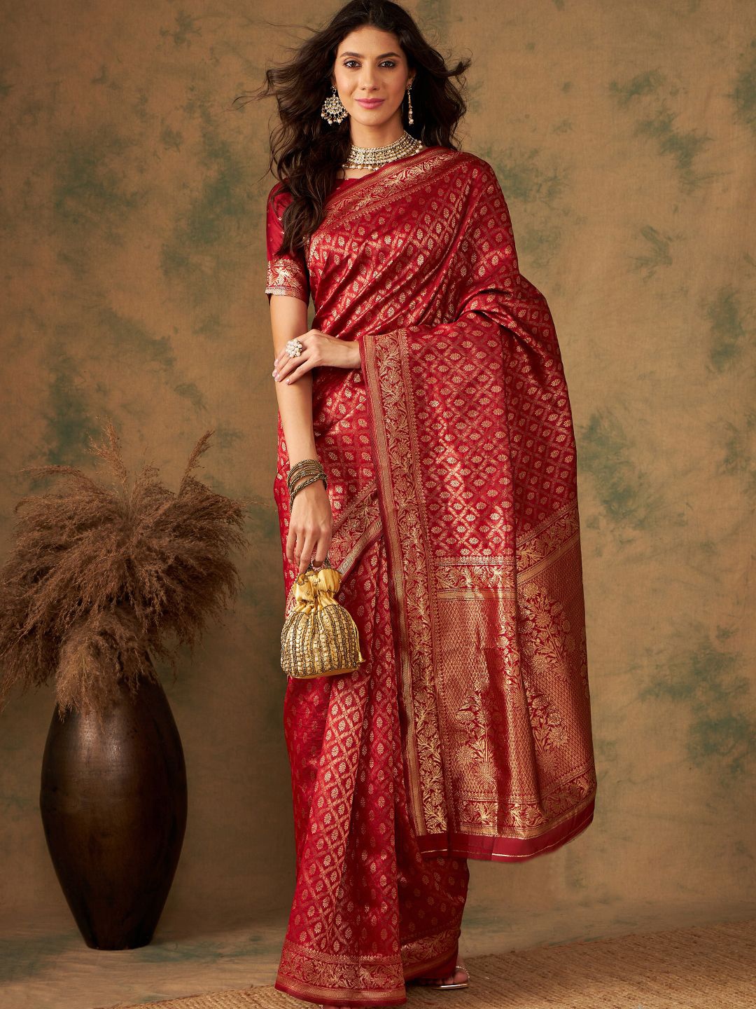 

SHADOW & SAINING Woven Design Zari Banarasi Saree, Red