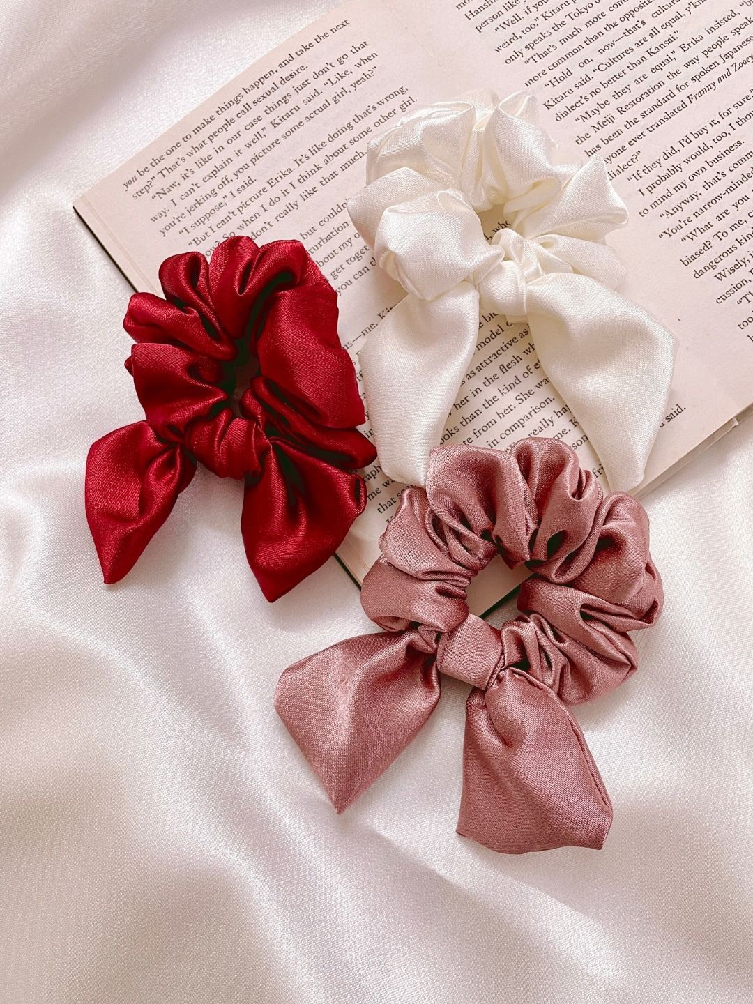 

Mueras Set Of 3 Bow Knot Satin Silk Scrunchies, Red
