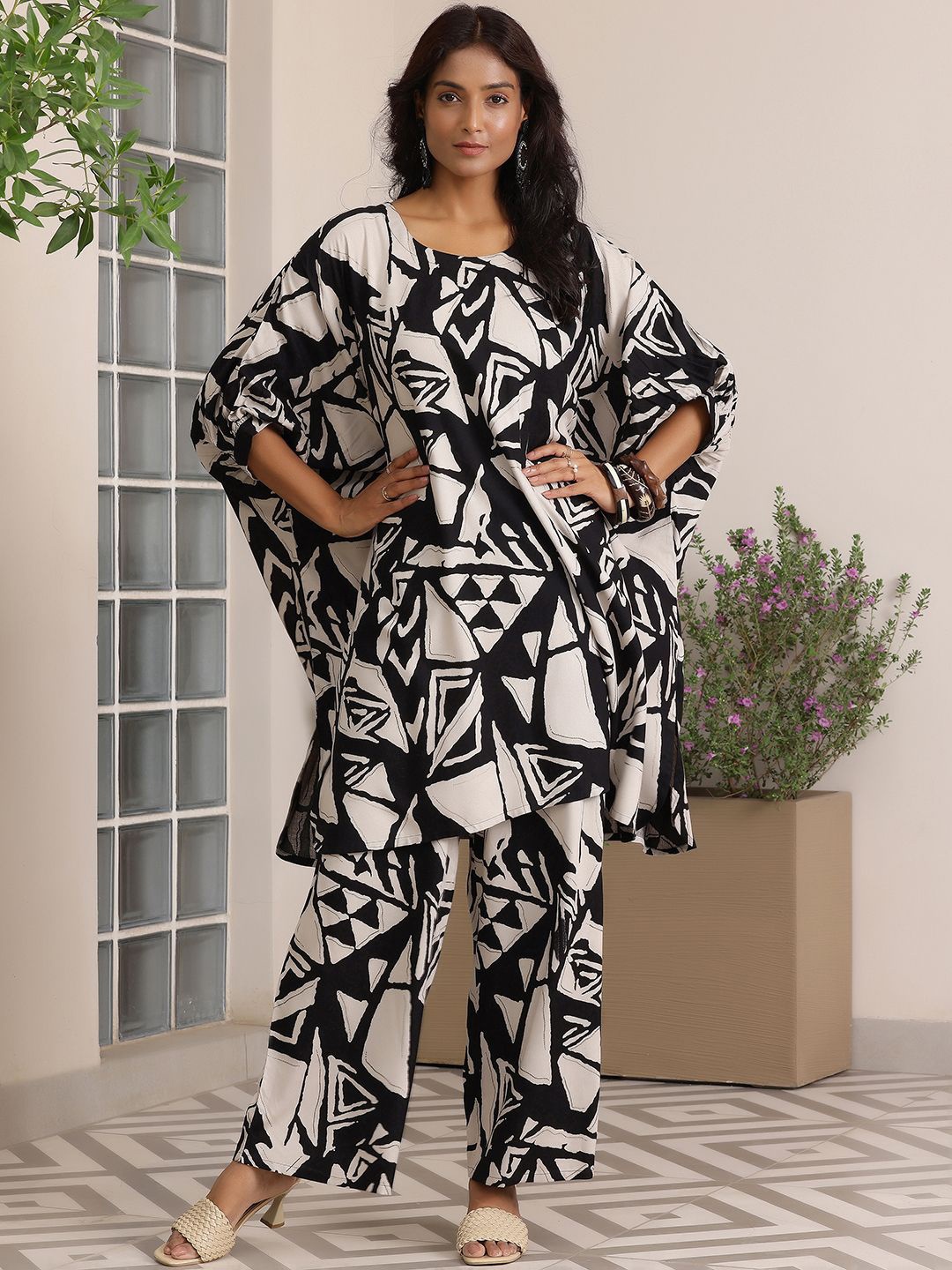 

Libas Abstract Printed Round Neck Kimono Sleeves Tunic With Palazzos, Black