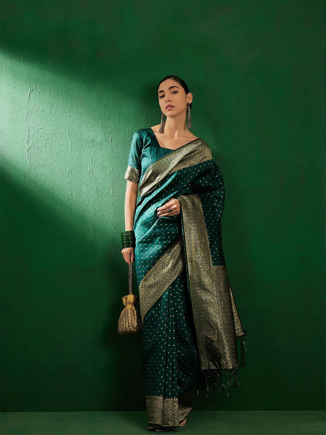 

SHADOW & SAINING Woven Design Zari Banarasi Saree, Olive