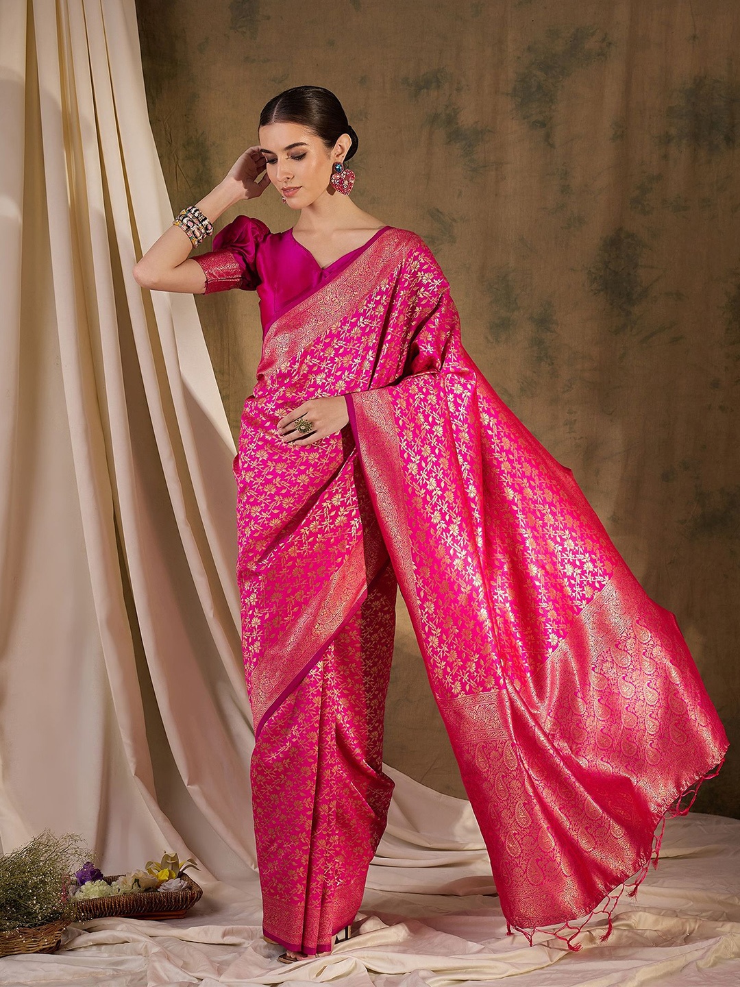 

SHADOW & SAINING Woven Design Zari Kanjeevaram Saree, Pink