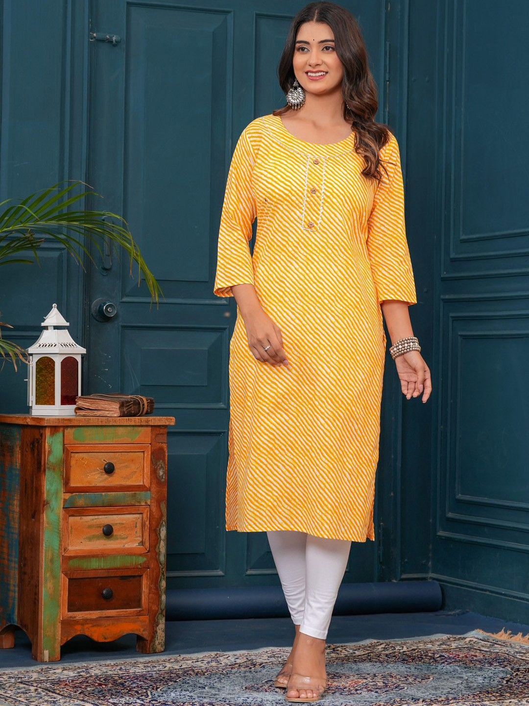 

KURTI WALA Leheriya Printed Gotta Patti Pure Cotton Straight Kurta, Yellow