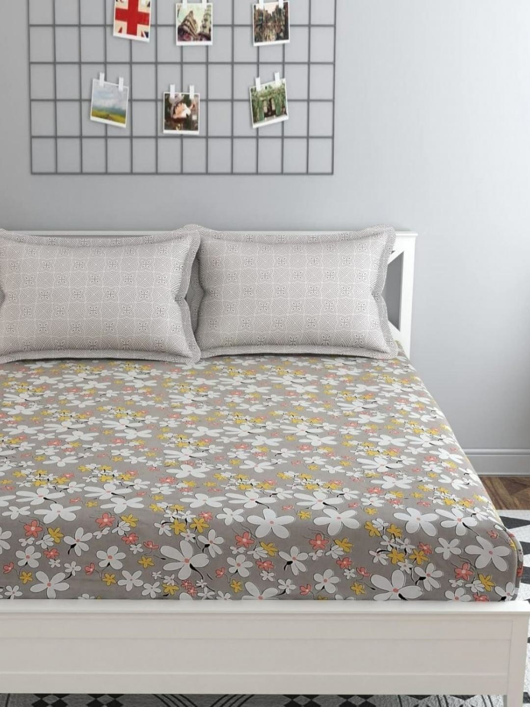 

UrbanArts Lime Green & White Floral King Bedsheet with 2 Pillow Covers