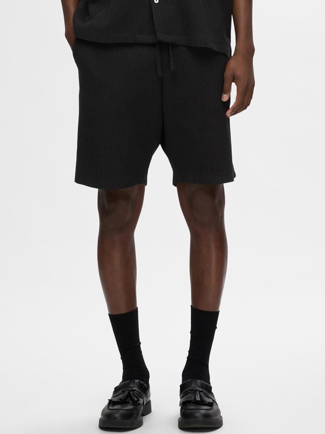 

SELECTED Men Loose Fit Shorts, Black
