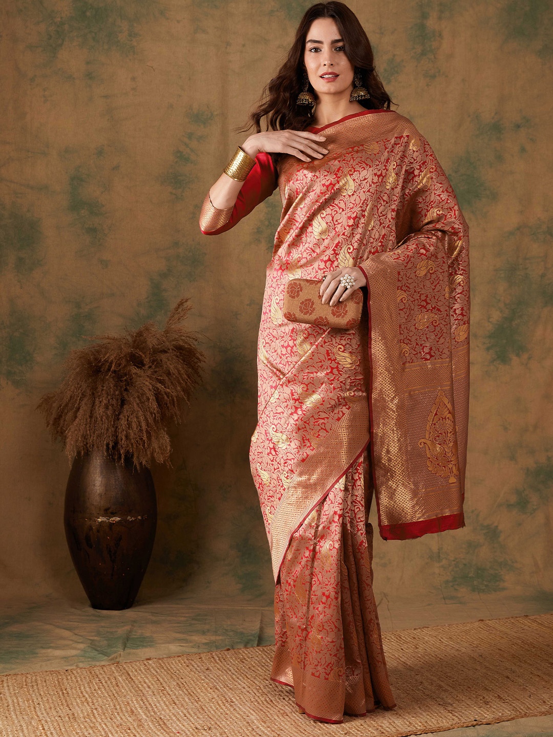 

SHADOW & SAINING Woven Design Zari Silk Blend Banarasi Saree, Red