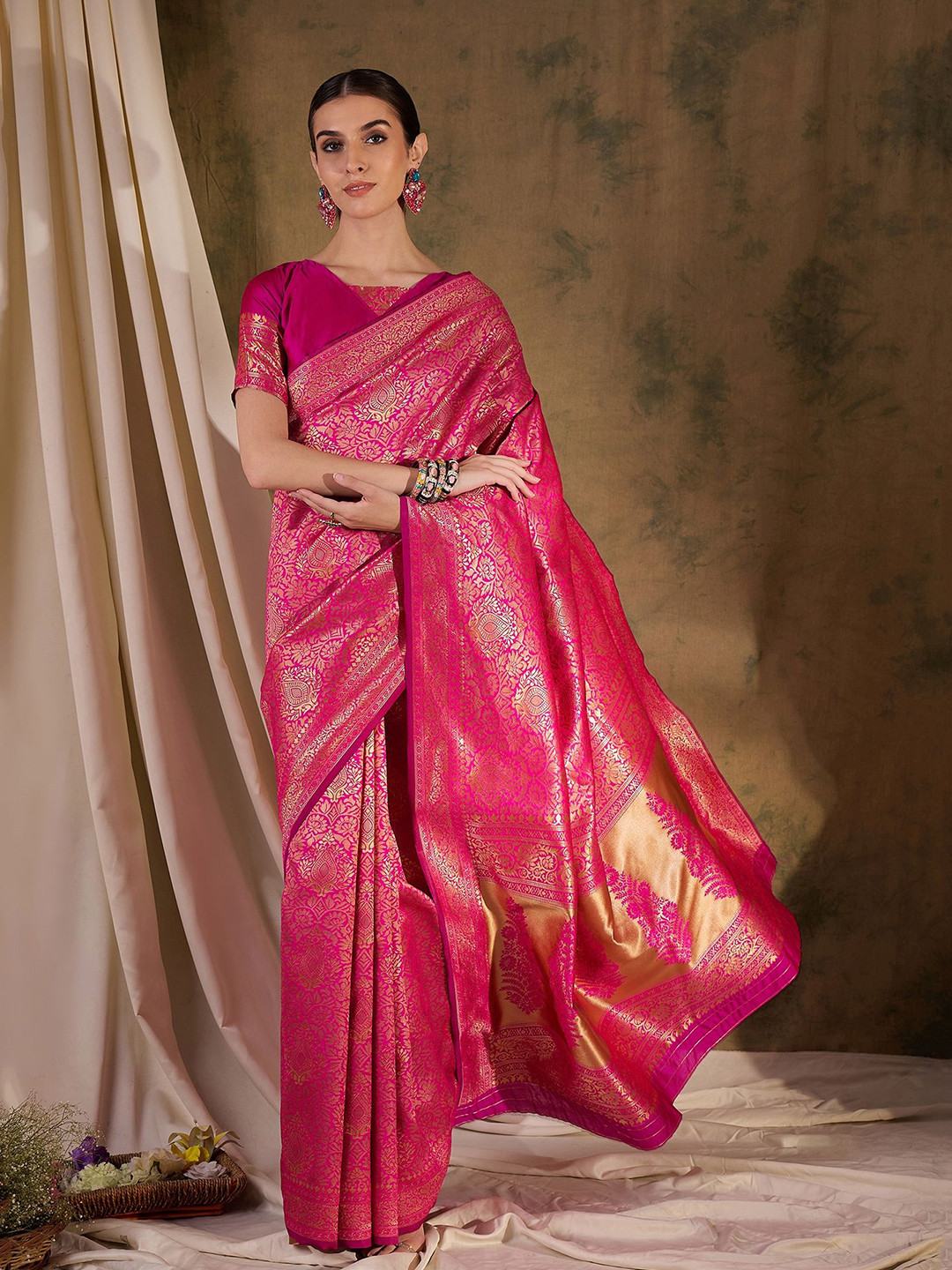 

SHADOW & SAINING Woven Design Zari Kanjeevaram Saree, Pink