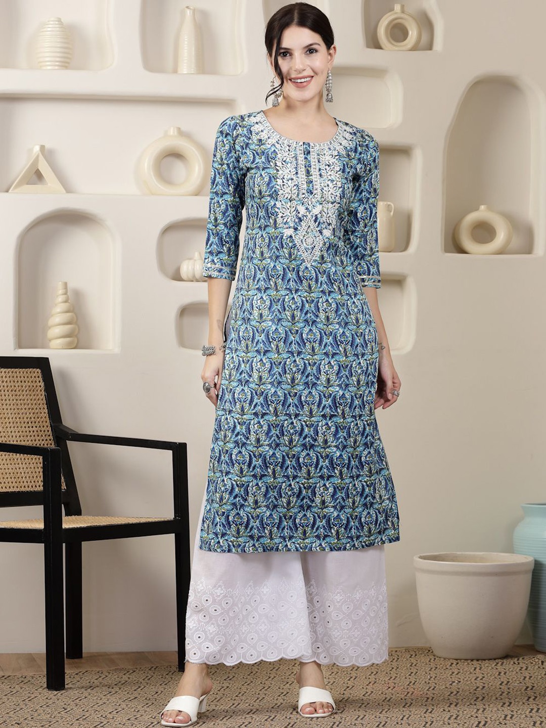 

Stylum Floral Printed Thread Work Straight Kurta, Blue