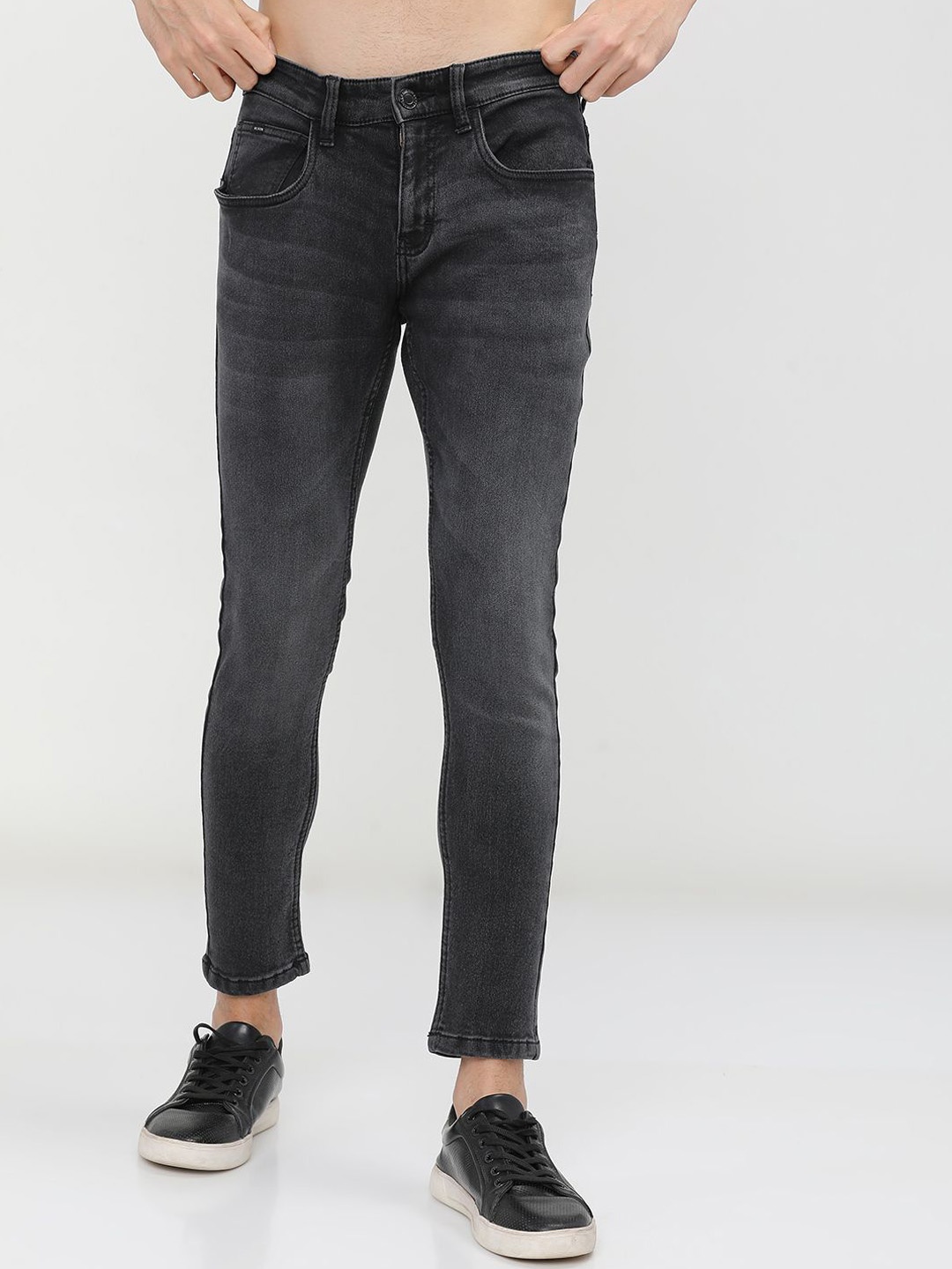 

HIGHLANDER Men Tapered Fit Light Fade Stretchable Jeans, Charcoal