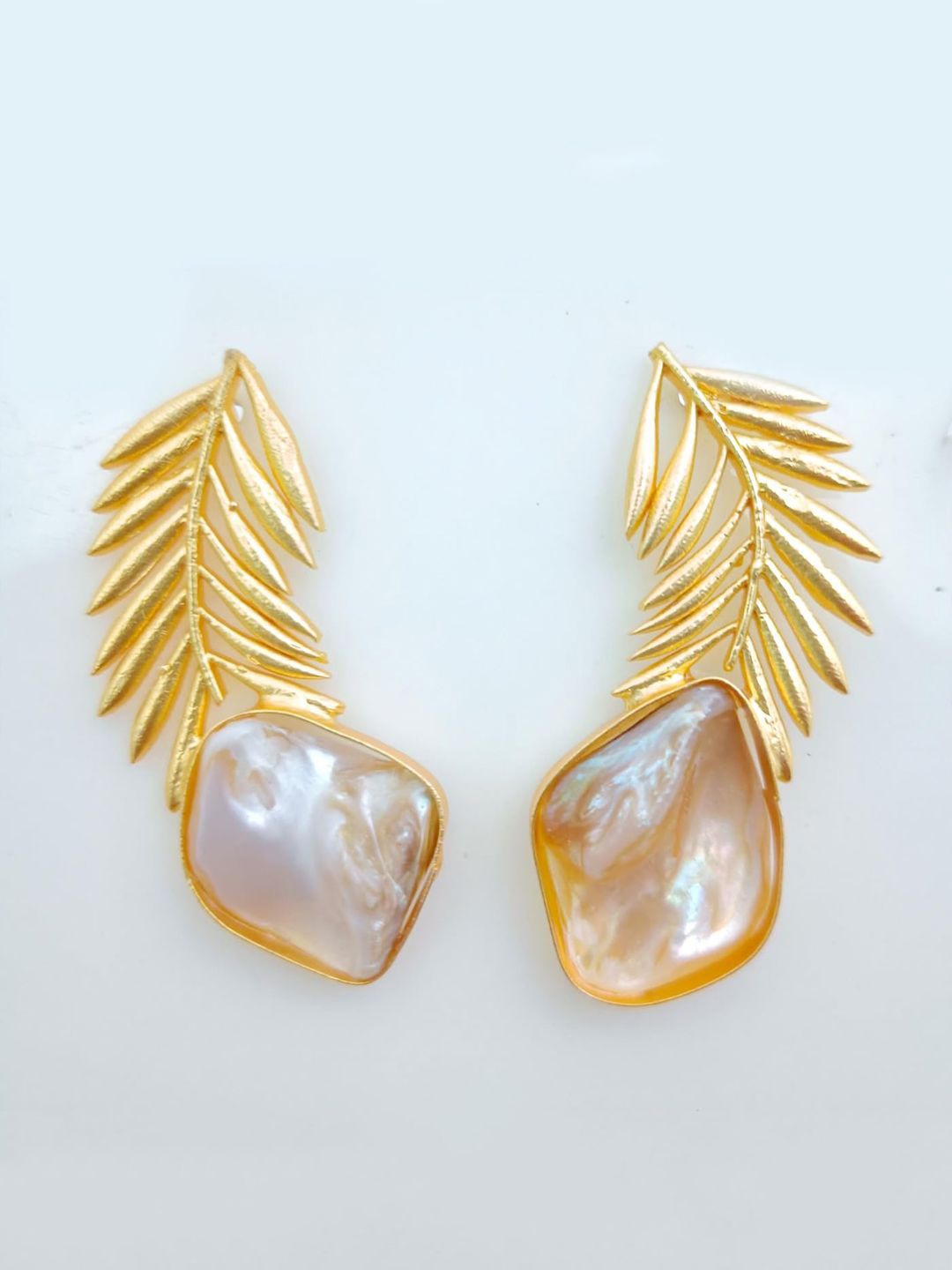 

VAGHBHATT Classic Studs Earrings, Gold