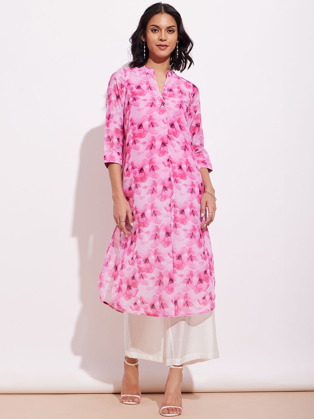 

Pink Fort Floral Printed Mandarin Collar Straight Kurta with Trousers