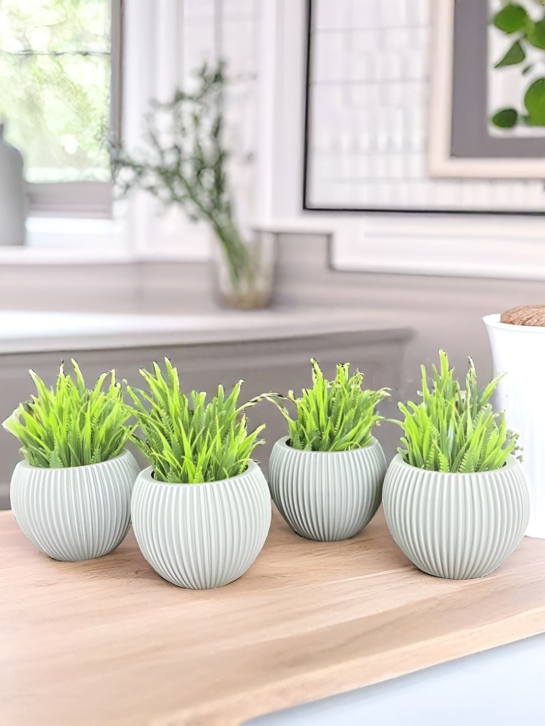 

Akaar Grey 4 Pieces Fern Artificial Plant With Pot