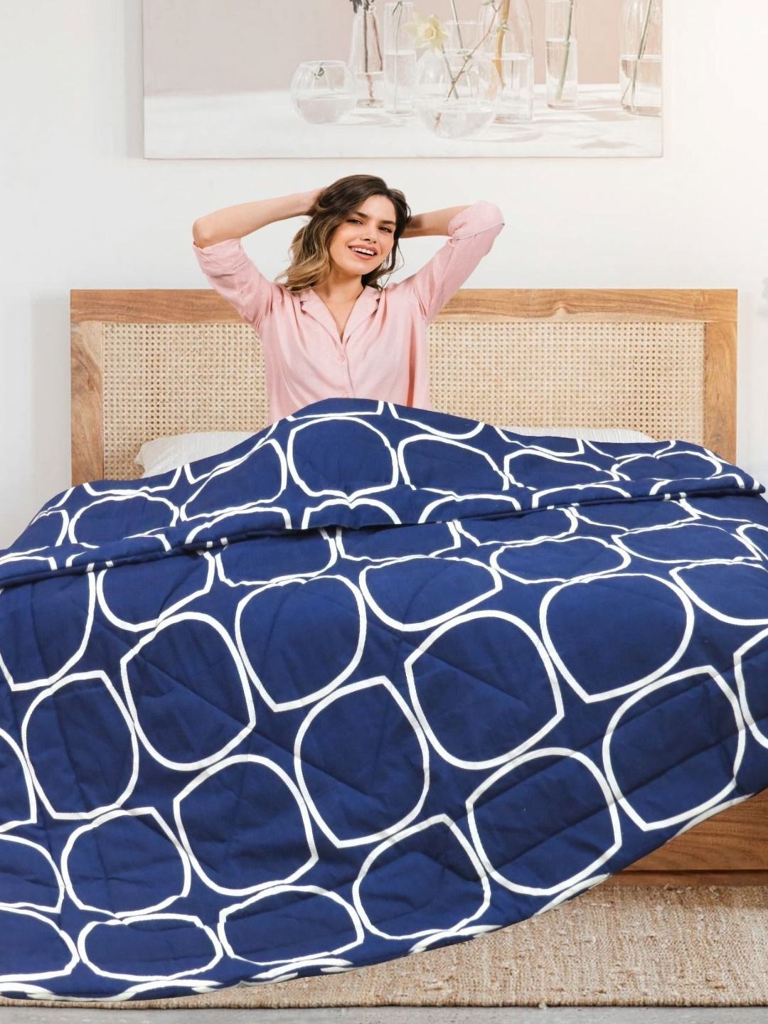 

Supreme Home Collective Blue & White AC Room 300 GSM Double Bed Comforter