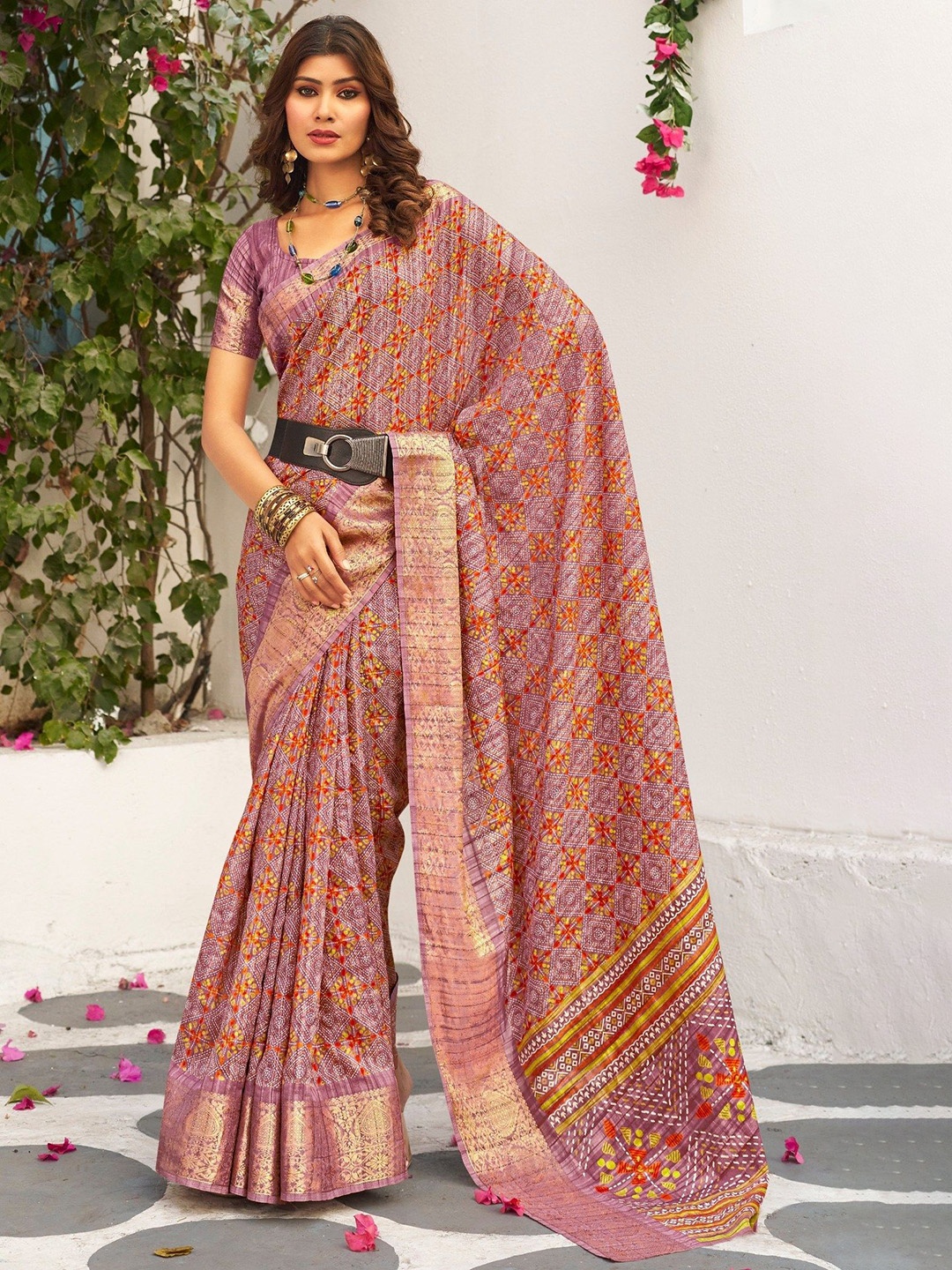

MySilkLove Ethnic Motifs Zari Silk Blend Banarasi Saree, Brown