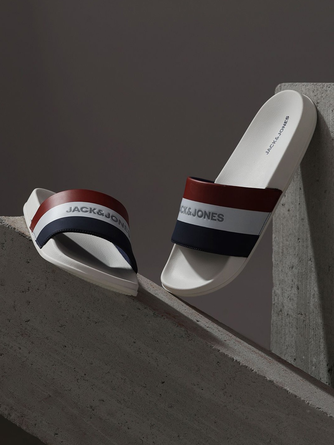 

Jack & Jones Men Striped Sliders, White