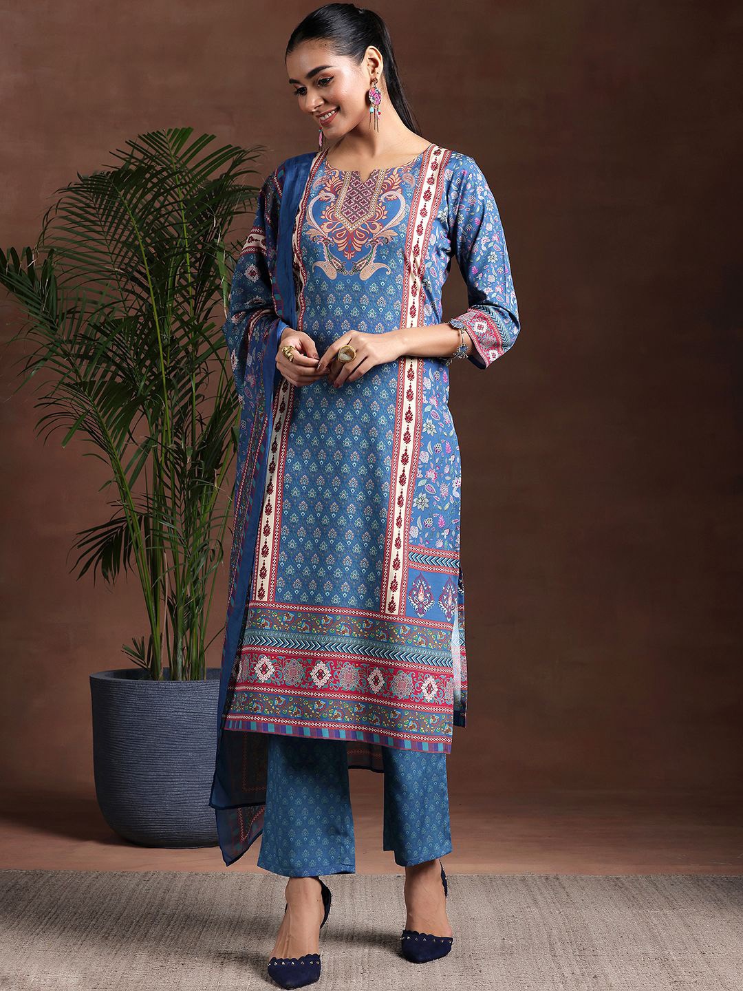 

Libas Floral Printed Notched Neck Straight Kurta With Trousers & Dupatta, Blue