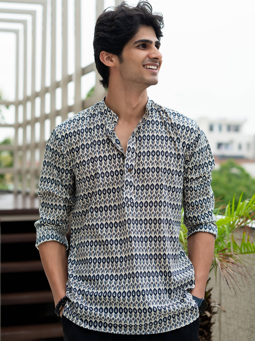 

Shasak Geometric Ikat Printed Mandarin Collar Cotton Kurta, White