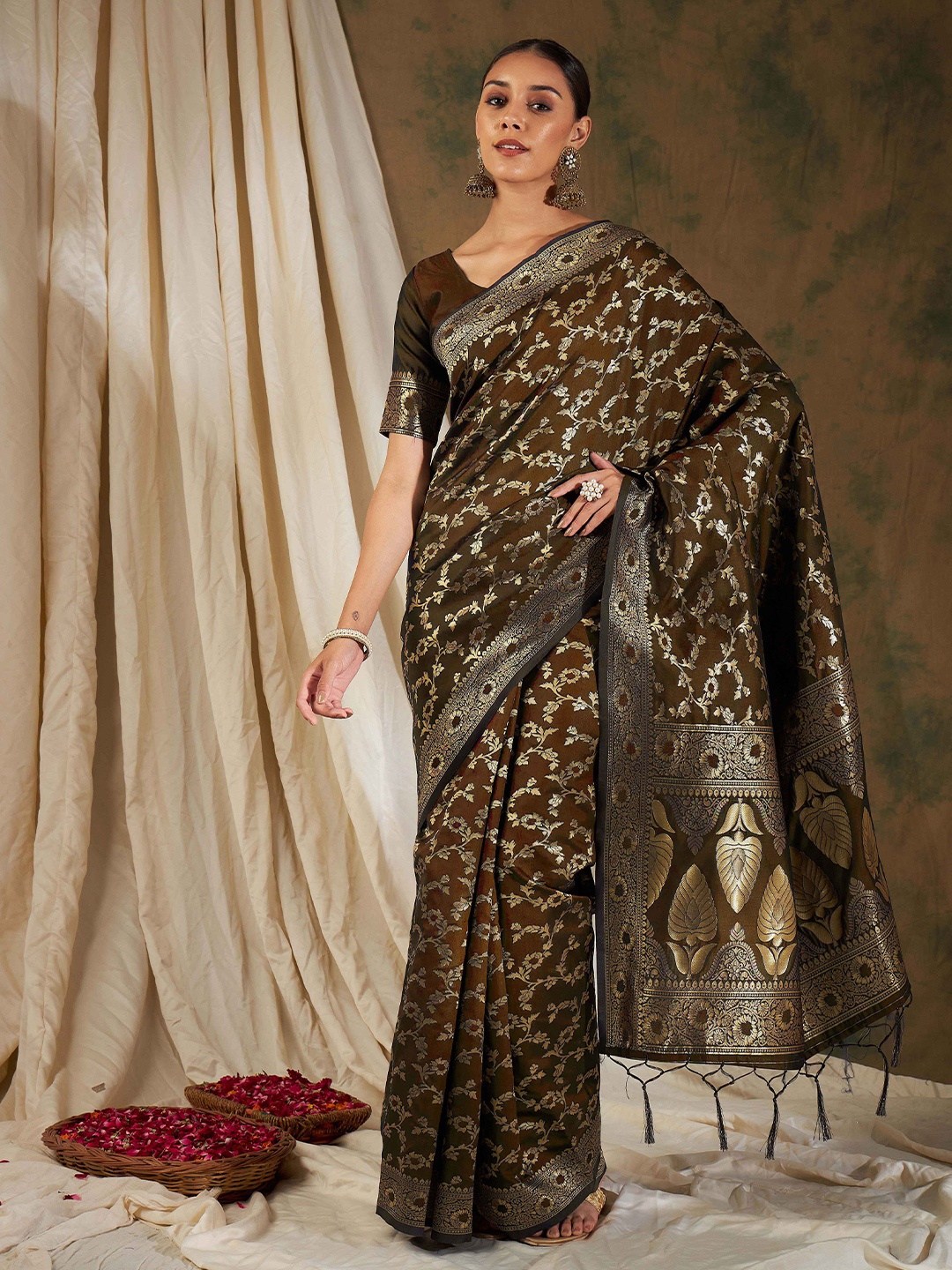 

SHADOW & SAINING Woven Design Zari Silk Blend Banarasi Saree, Coffee brown
