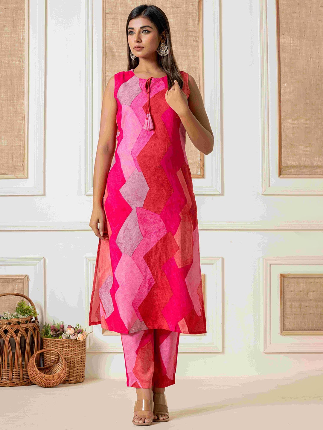 

Do Dhaage Geometric Printed Round Neck Tunic & Trouser, Pink