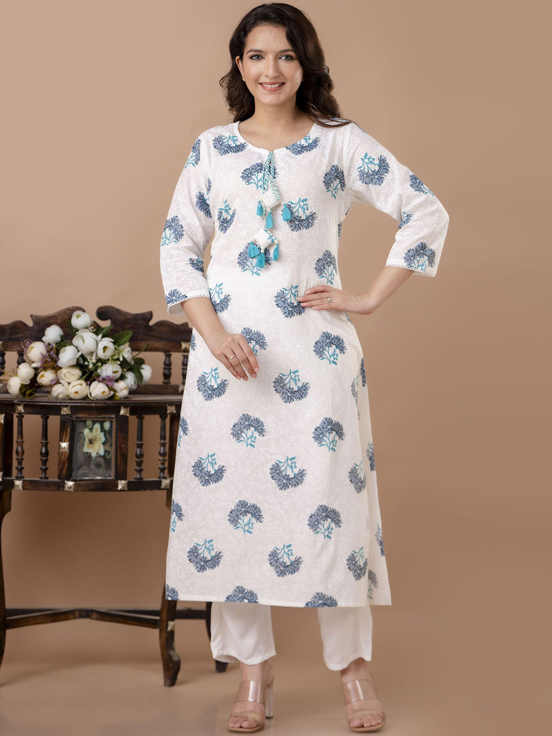 

Veshviti Floral Printed Tie-Up Neck Pure Cotton Straight Kurta With Trousers, Blue