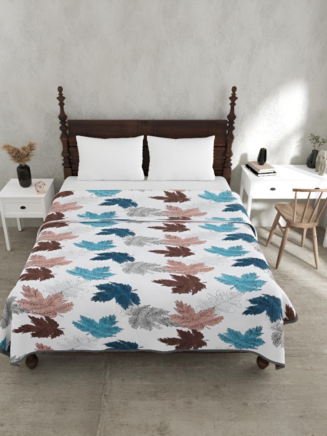 

BED-SHEET.COM White & Blue Abstract Cotton 150 GSM Double Bed Dohar & 2 Pillow Covers