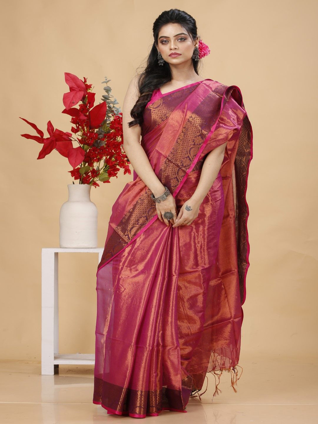 

Bong ButiQ Zari Tissue Taant Saree, Pink