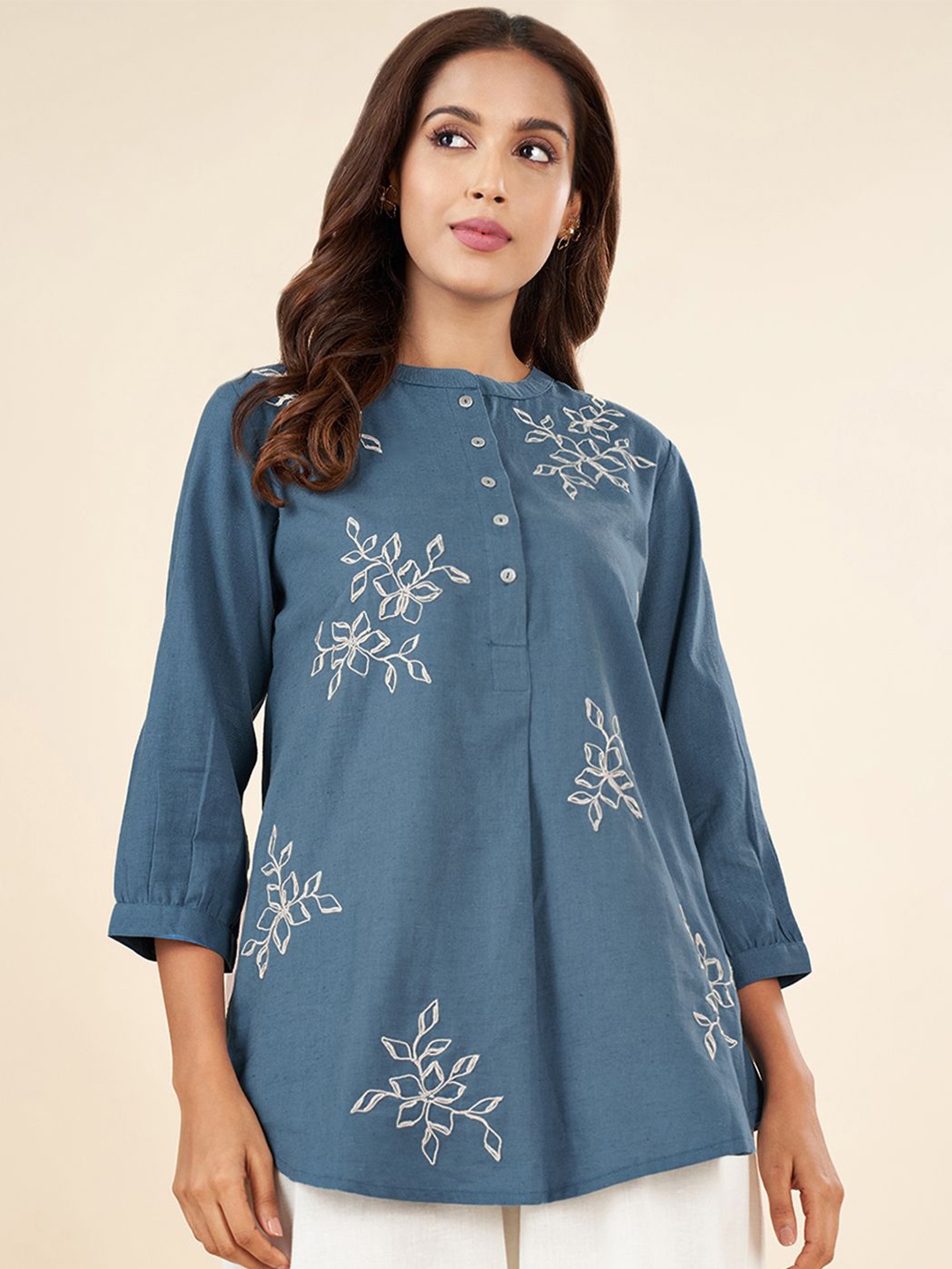 

AKKRITI BY PANTALOONS Mandarin Collar Embroidered Tunic, Blue