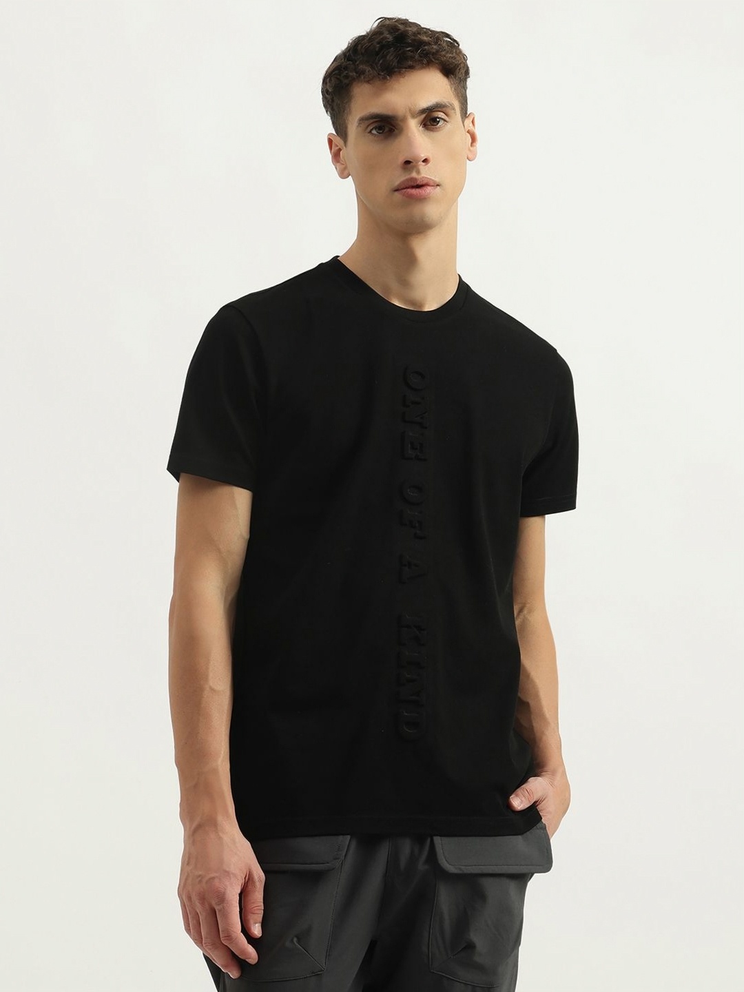 

United Colors of Benetton Men Solid Round Neck Pure Cotton T-Shirt, Black