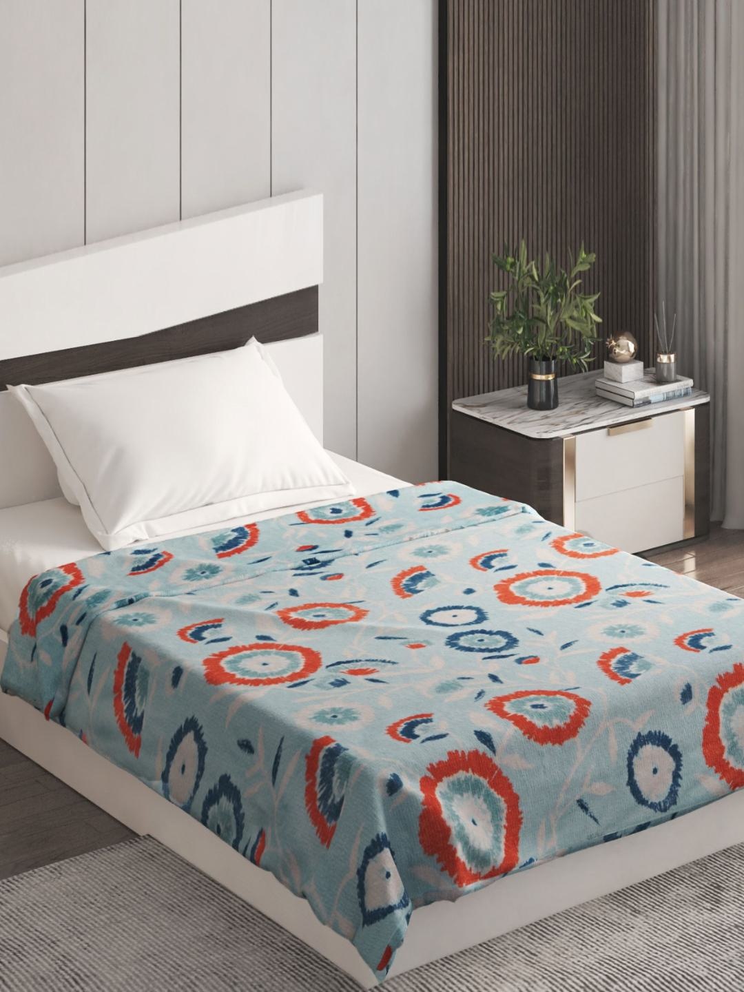 

Home Centre Blue & White Floral 120 GSM Single Bed Blanket