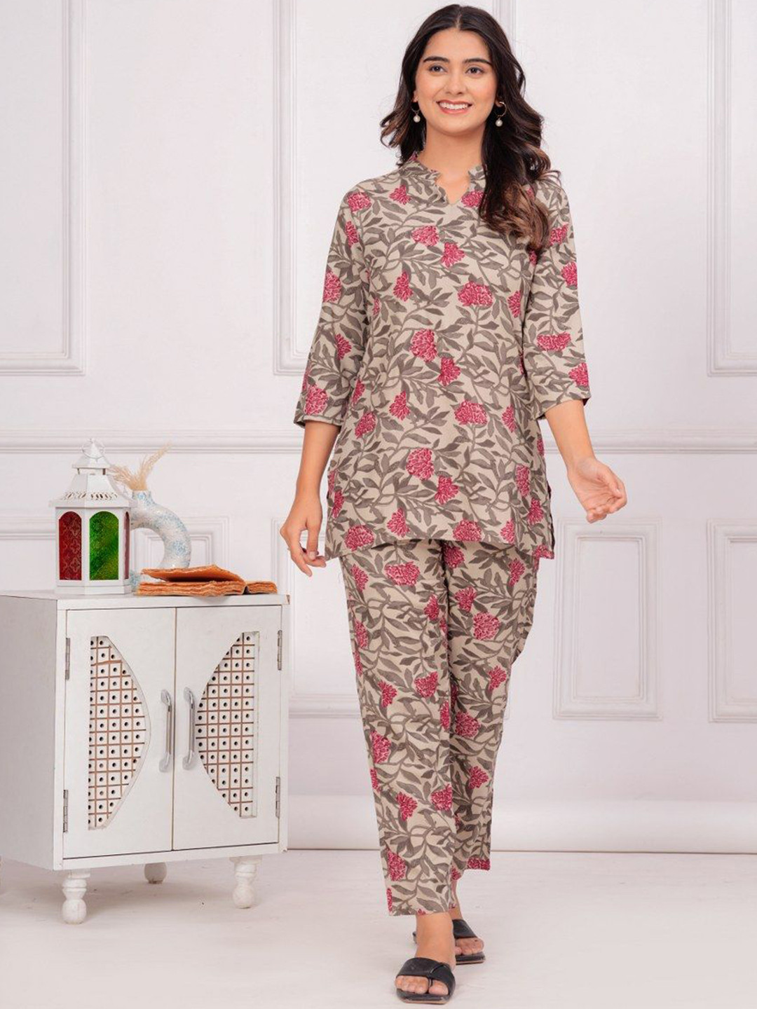 

BAESD Women Printed Night suit, Grey