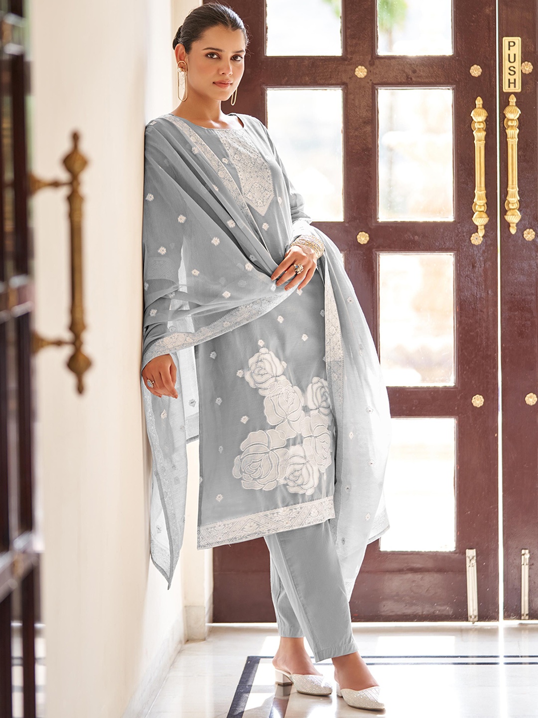 

DRESOUL Ethnic Motifs Embroidered Straight Thread Work Kurta with Trousers & Dupatta, Grey