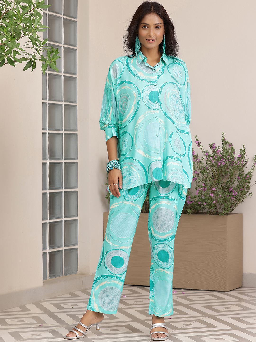 

Libas Geometric Printed Kimono Sleeves Shirt With Trousers, Blue