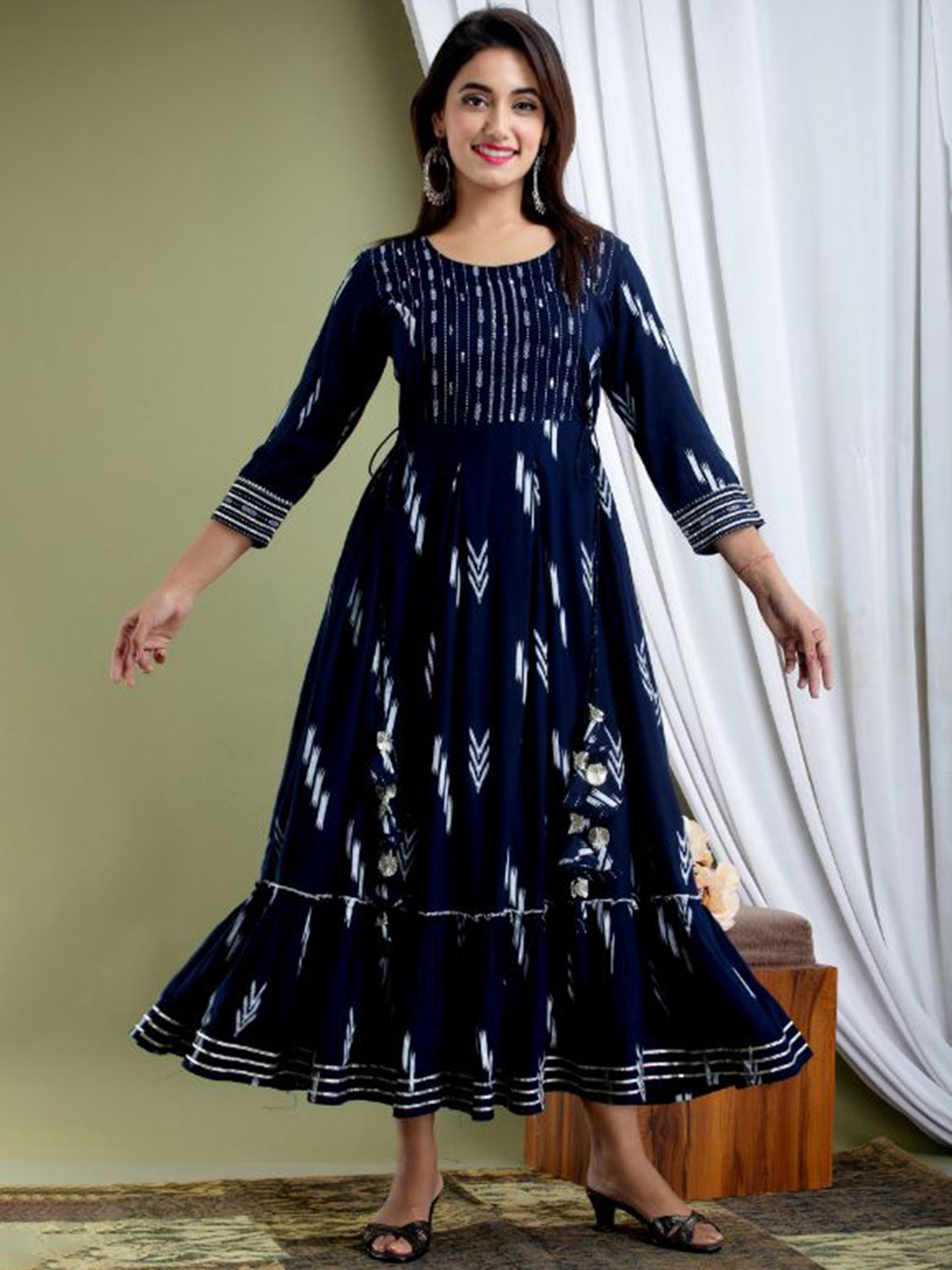 

KALINI Geometric Printed Round Neck Anarkali Kurta, Navy blue