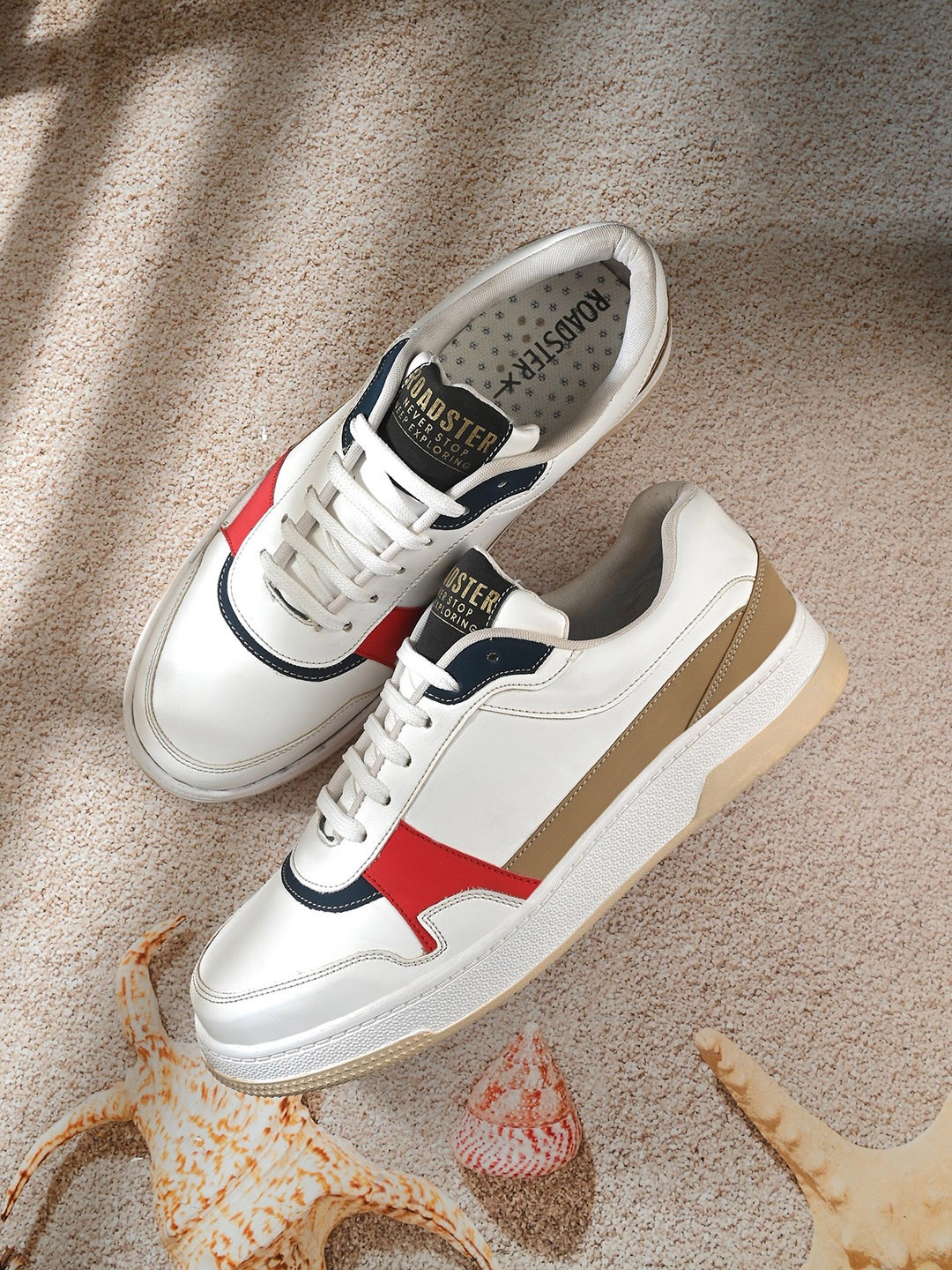 

The Roadster Lifestyle Co Men Colourblocked Partywear Sneakers, White