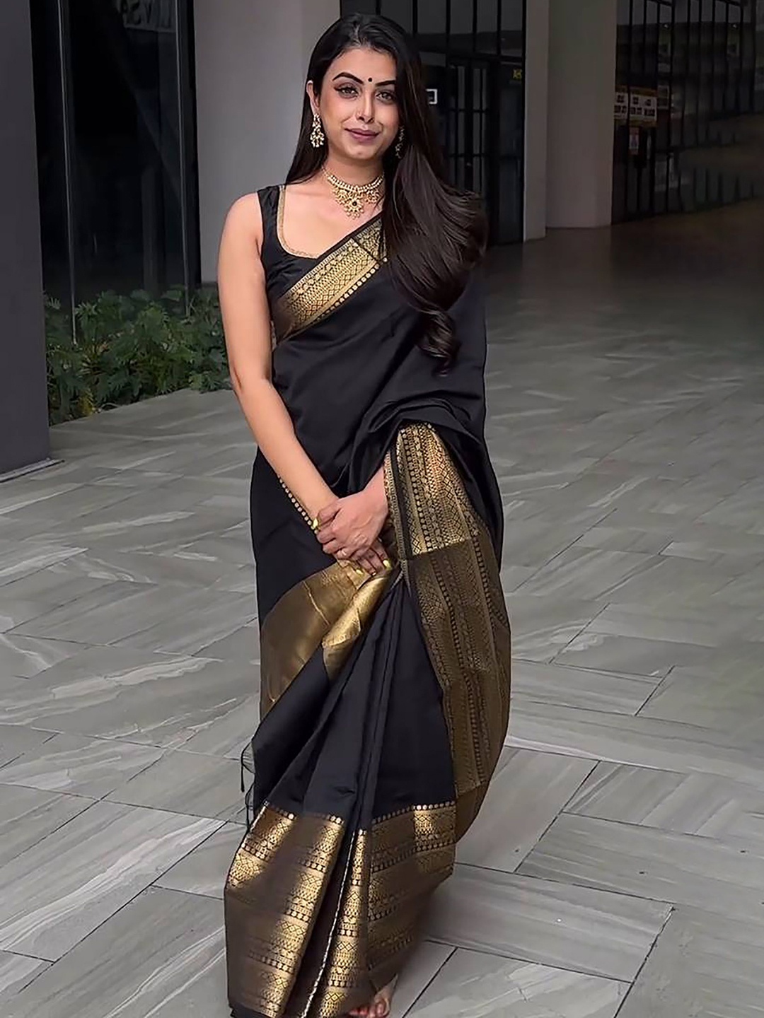 

Anjaneya Sarees Zari Silk Blend Banarasi Saree, Black