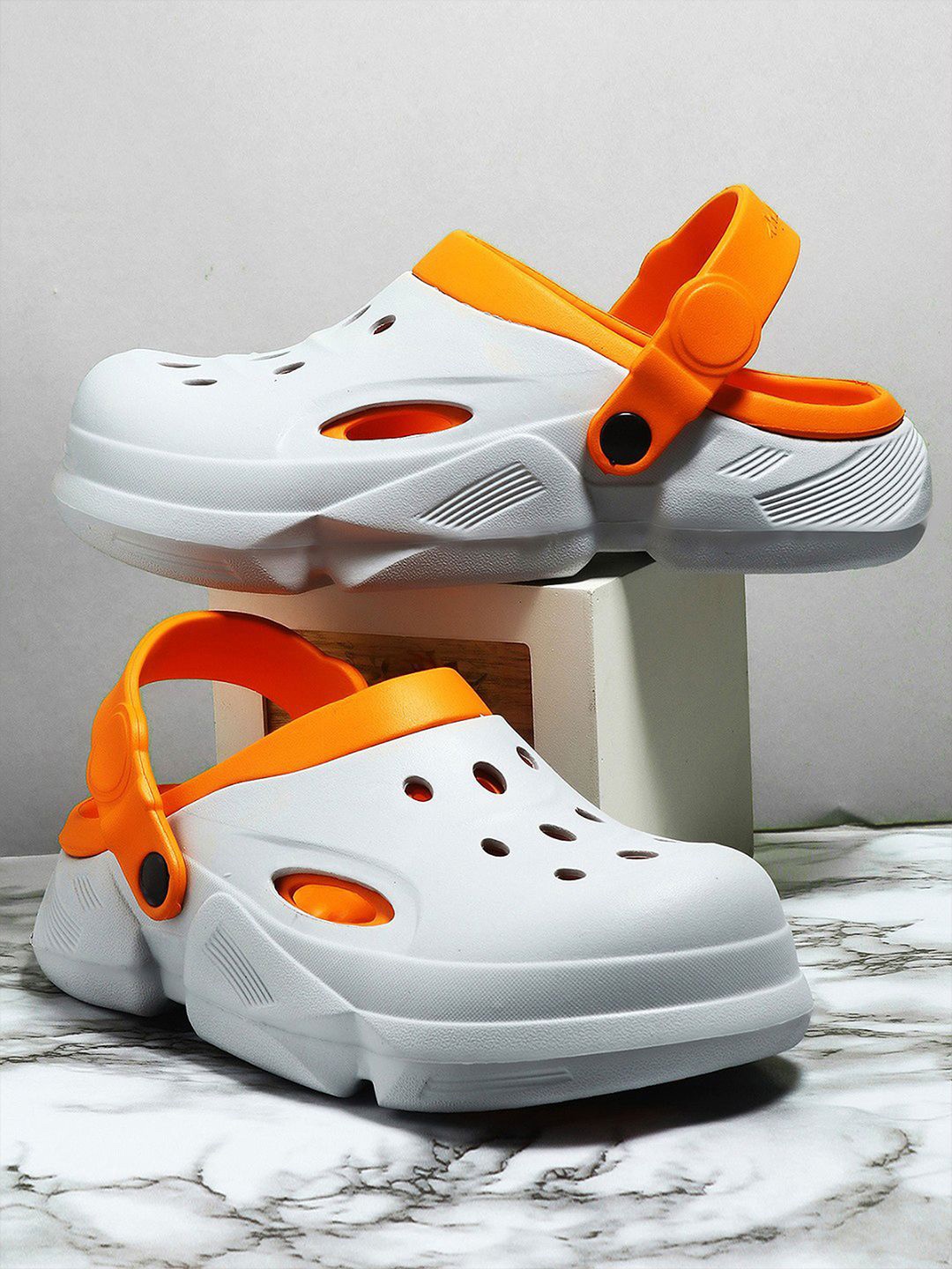 

FOOTUP Men Self Design Rubber Orange Sideline Clogs