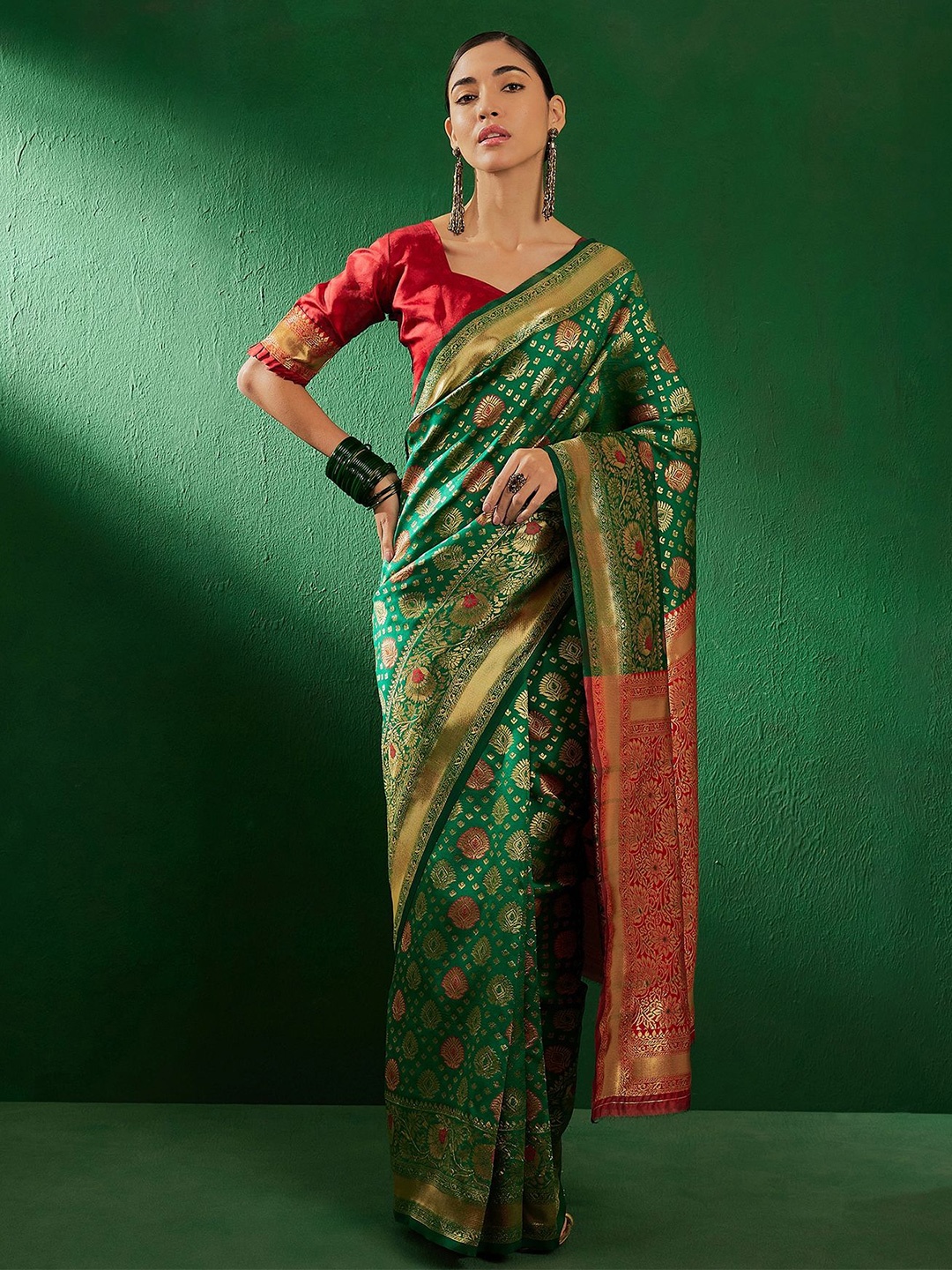 

SHADOW & SAINING Woven Design Zari Banarasi Saree, Green