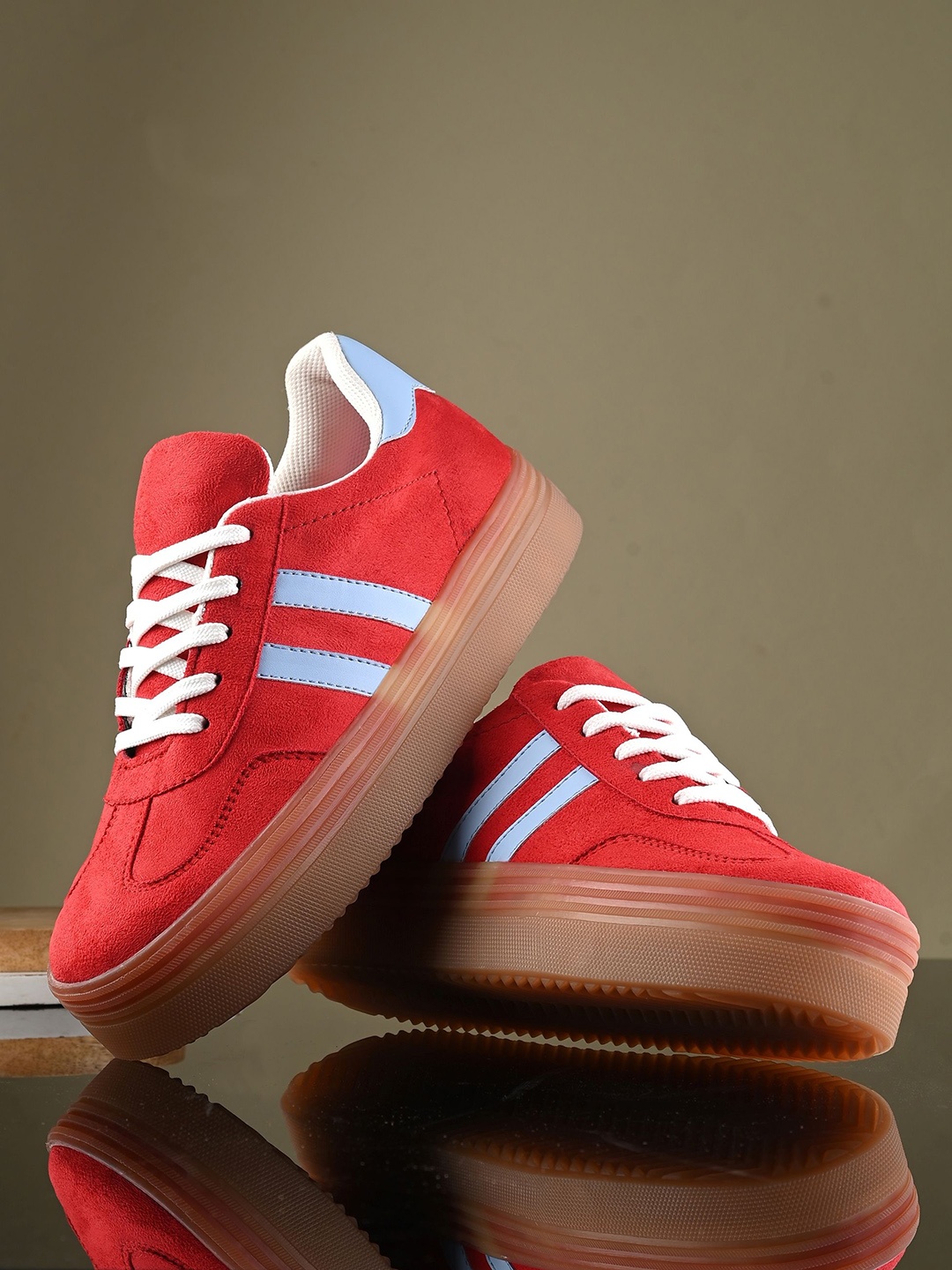 

MISEEN Women Colourblocked Sneakers, Red