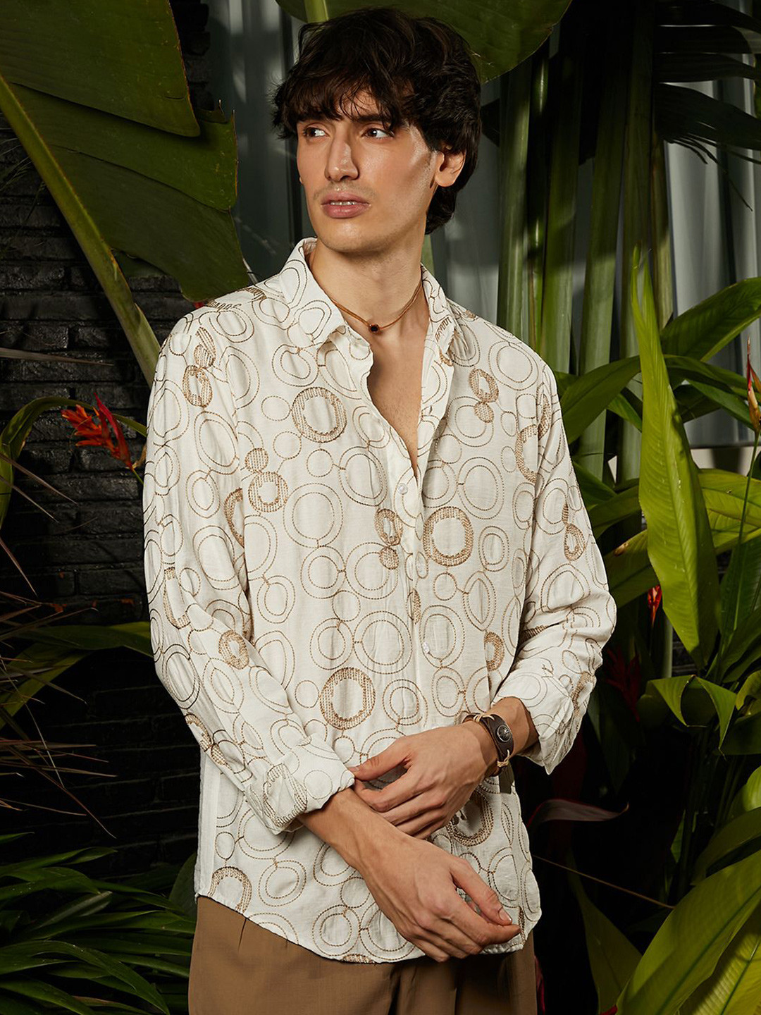 

Campus Sutra Men Comfort Spread Collar Abstract Printed Casual Shirt, Beige